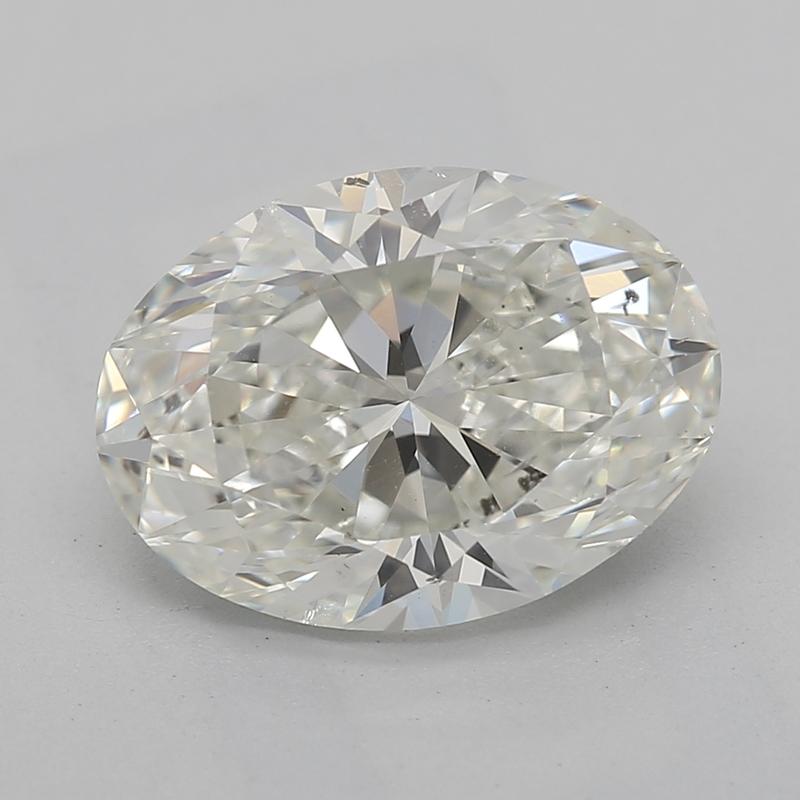 Dieser exquisite, in New York handgefertigte Diamantring verfügt über einen funkelnden ovalen Mittelstein mit einem Gewicht von 2,01 und einer fesselnden J- und SI2-Einstufung, die für außergewöhnliche Brillanz und Feuer sorgt. Eingefasst in ein