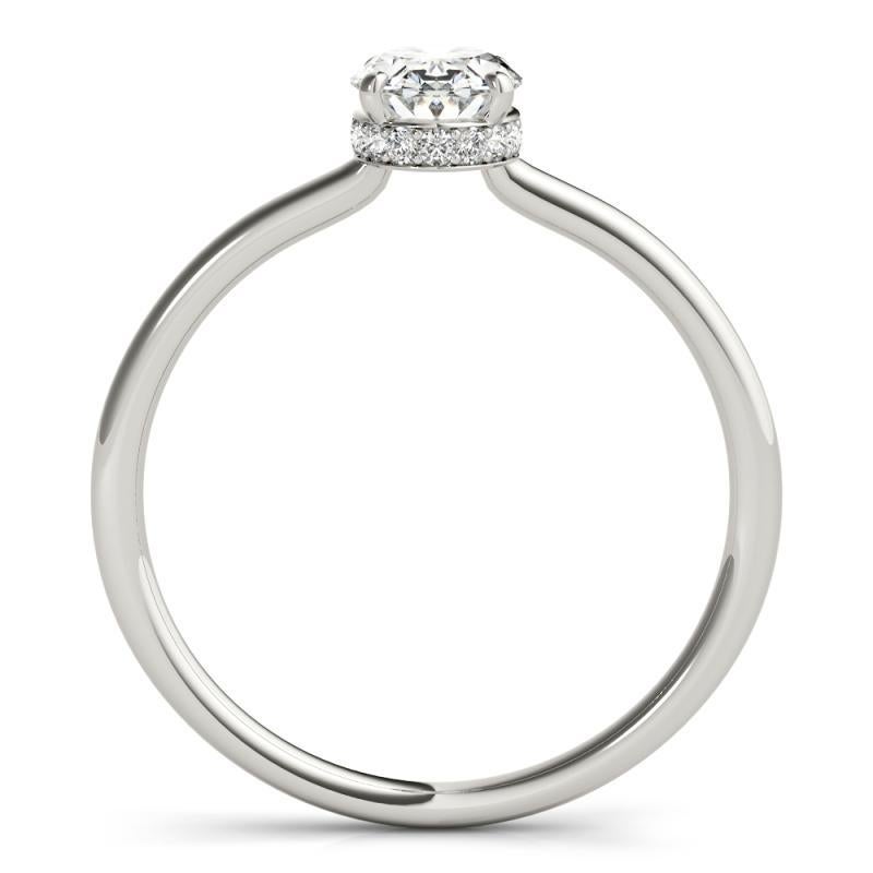 Taille ovale GIA Certified 2.01 Carat Oval Hidden Halo Slim Band White Gold Diamond Ring en vente