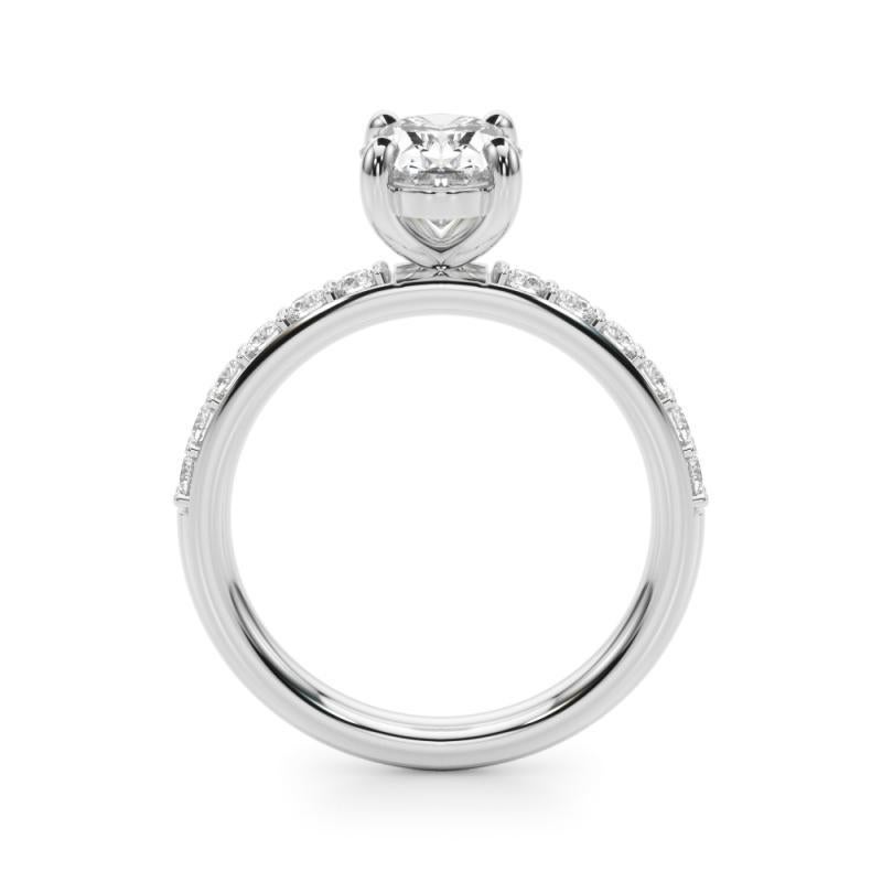 Taglio ovale Anello di diamanti in platino con solitario ovale e canale con punte di 2.01 carato certificato GIA in vendita
