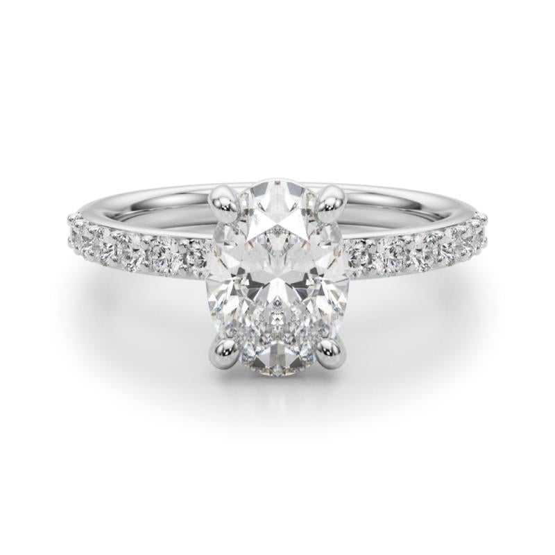 Anello di diamanti in platino con solitario ovale e canale con punte di 2.01 carato certificato GIA In condizioni Nuovo in vendita a New York, NY