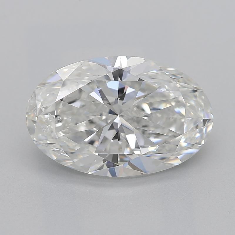Realizzato a mano a New York, questo squisito anello con diamante presenta un'incantevole pietra centrale ovale di 2.01 cm. Classificato G e SI1, il diamante emana una brillantezza e un fuoco eccezionali, che lo rendono un pezzo forte di qualsiasi