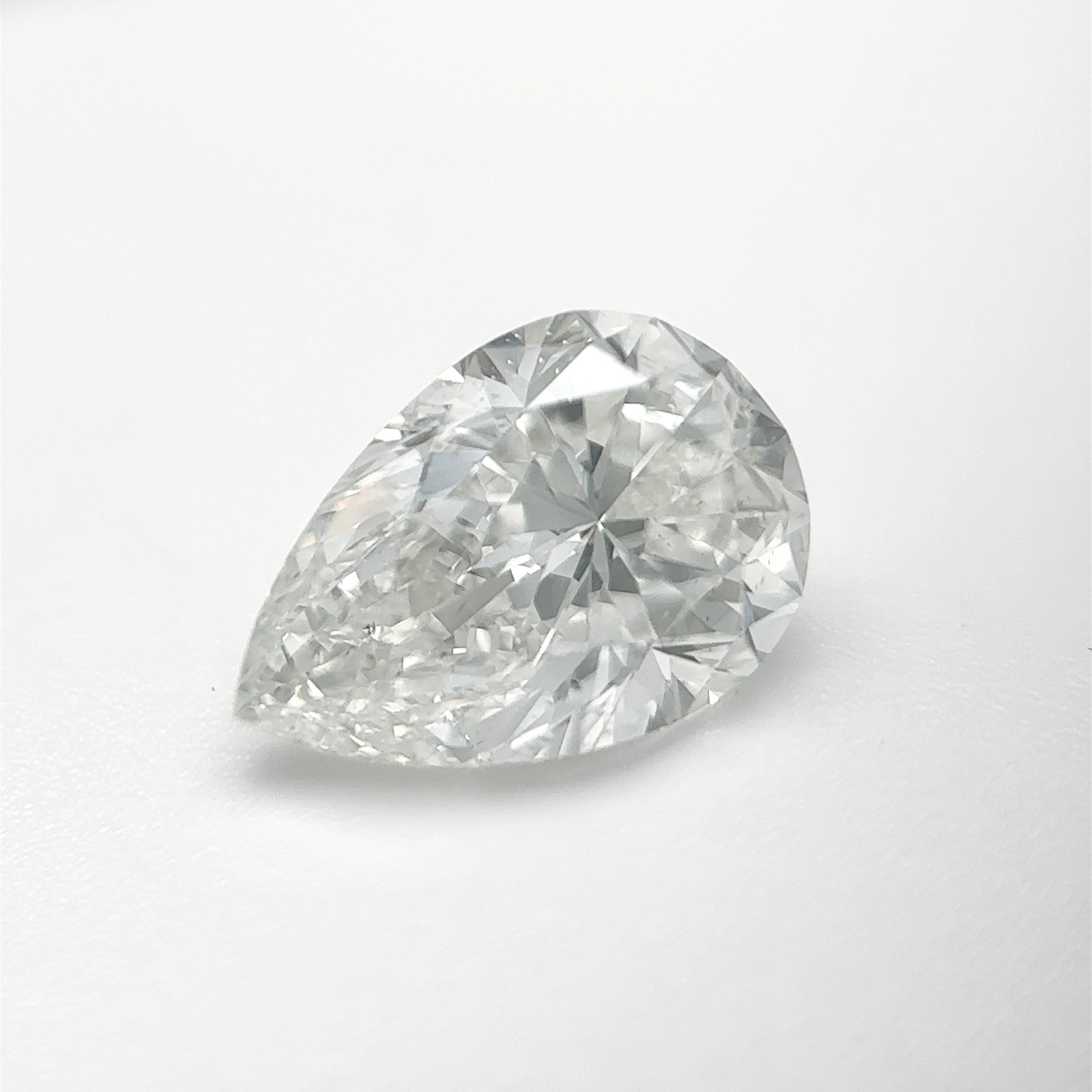 GIA Certified 2.01 Carat Pear Shape Natural Diamond (Engagement Rings) In New Condition For Sale In London, GB