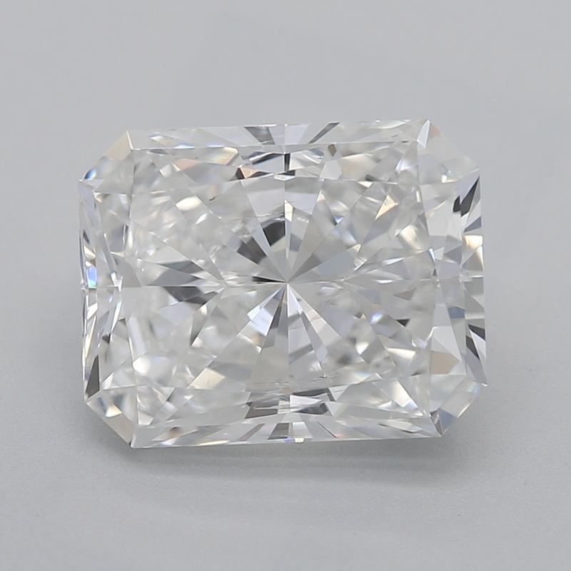 Ein strahlender Diamantring mit einem atemberaubenden Mittelstein in Strahlenform, der 2,01 wiegt und für seine außergewöhnliche Qualität mit F und SI2 zertifiziert ist. Dieses exquisite Stück ist aus luxuriösem Weißgold gefertigt und mit einer