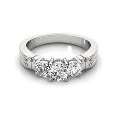 GIA Certified 2.01 Carat Round Three-Stone Ribbed Band Platinum Diamond Ring (bague de diamant en platine à trois pierres rondes certifiées GIA)