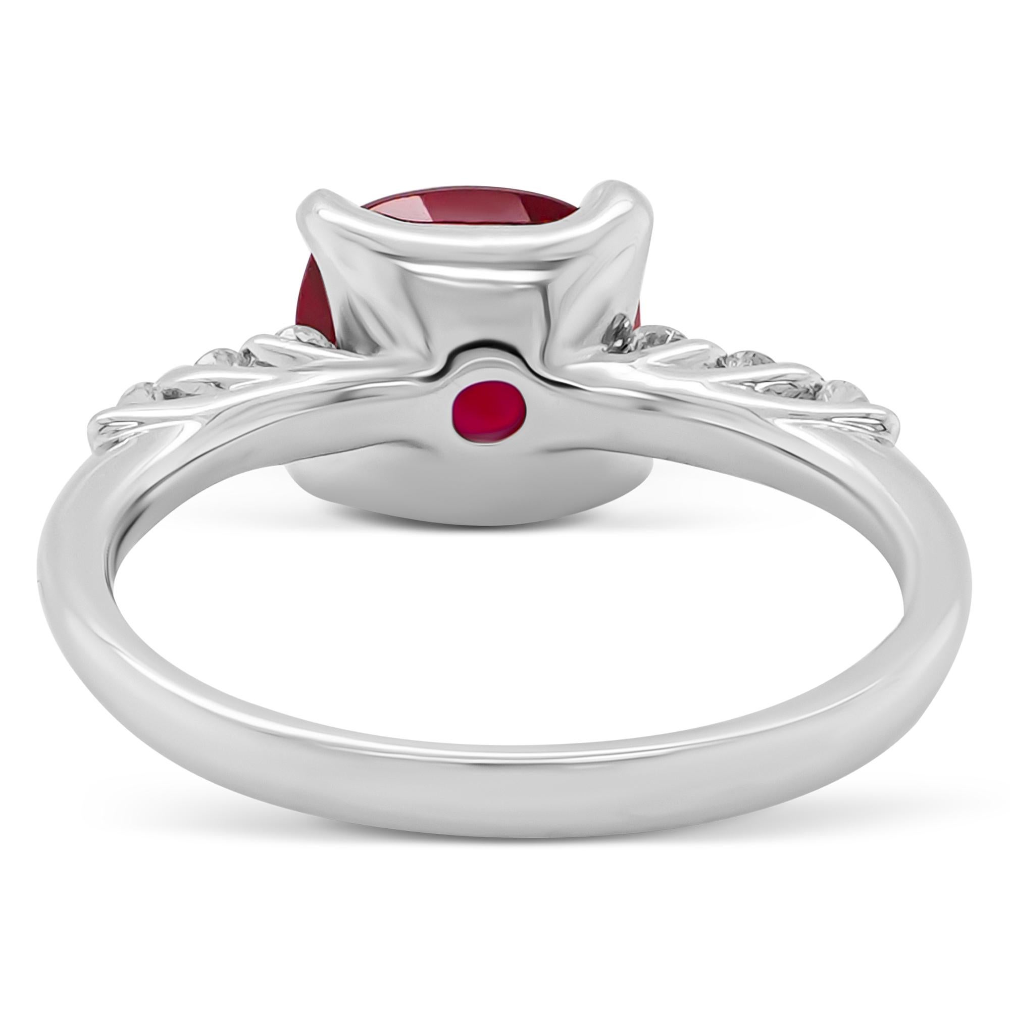 Art nouveau GIA Certified 2.01 Carat Ruby No Heat Scintillating Red Classical Solitaire Ring en vente