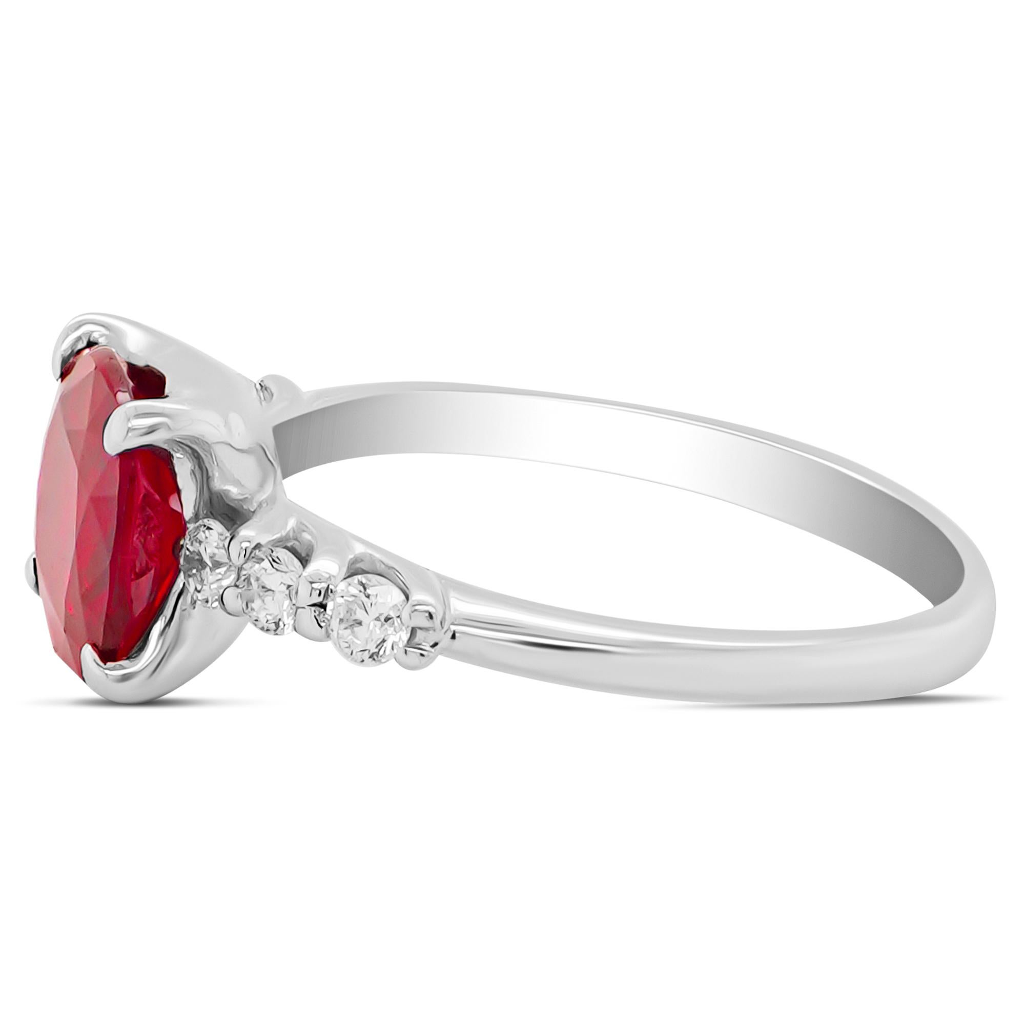 Taille coussin GIA Certified 2.01 Carat Ruby No Heat Scintillating Red Classical Solitaire Ring en vente