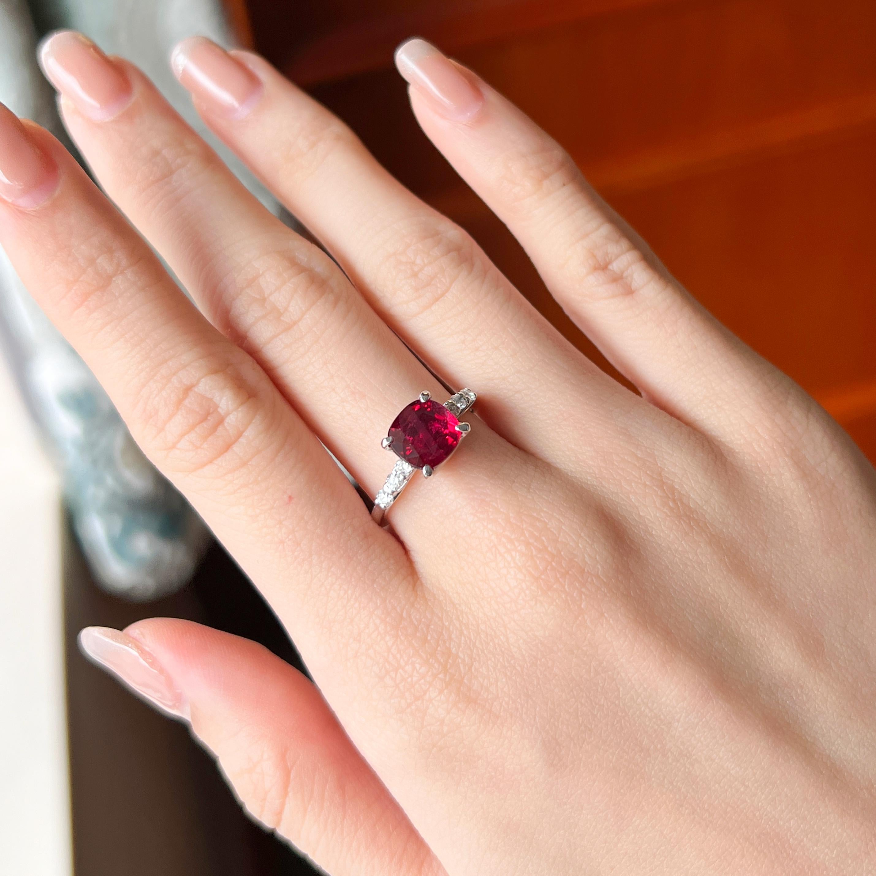 GIA Certified 2.01 Carat Ruby No Heat Scintillating Red Classical Solitaire Ring en vente 1