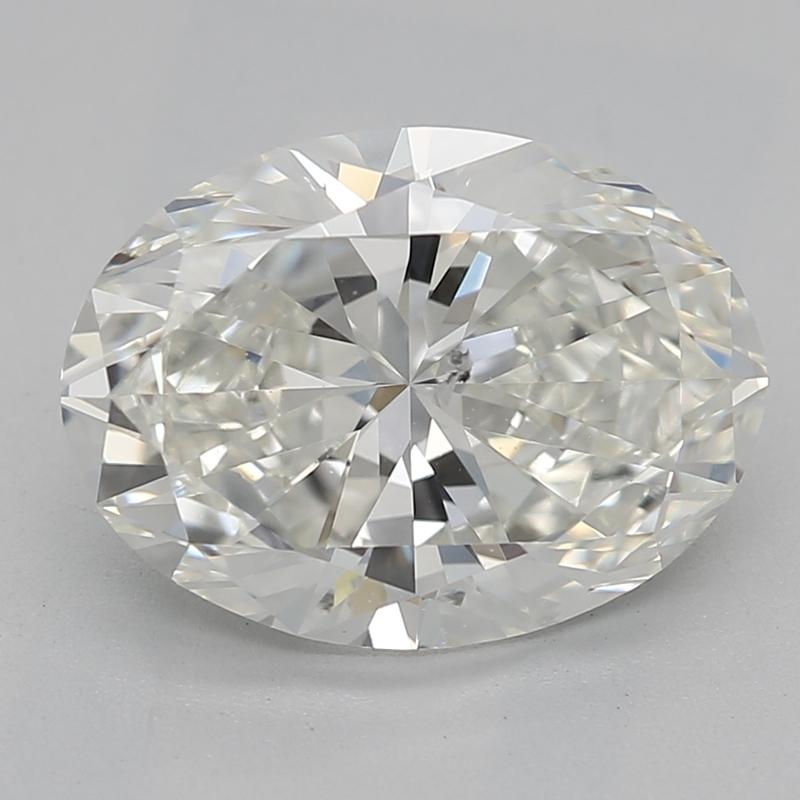 Eleva la tua collezione di gioielli con questo squisito anello con diamante che incarna una miscela unica di ispirazione vintage e fascino contemporaneo. Al centro, un affascinante diamante ovale del peso di 2,01 abbaglia con uno splendore