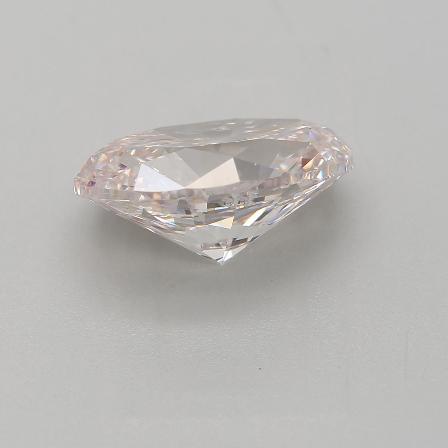 Diamante certificato GIA da 2,01 carati di colore rosa molto chiaro con purezza SI2 In condizioni Nuovo in vendita a บางรัก, TH