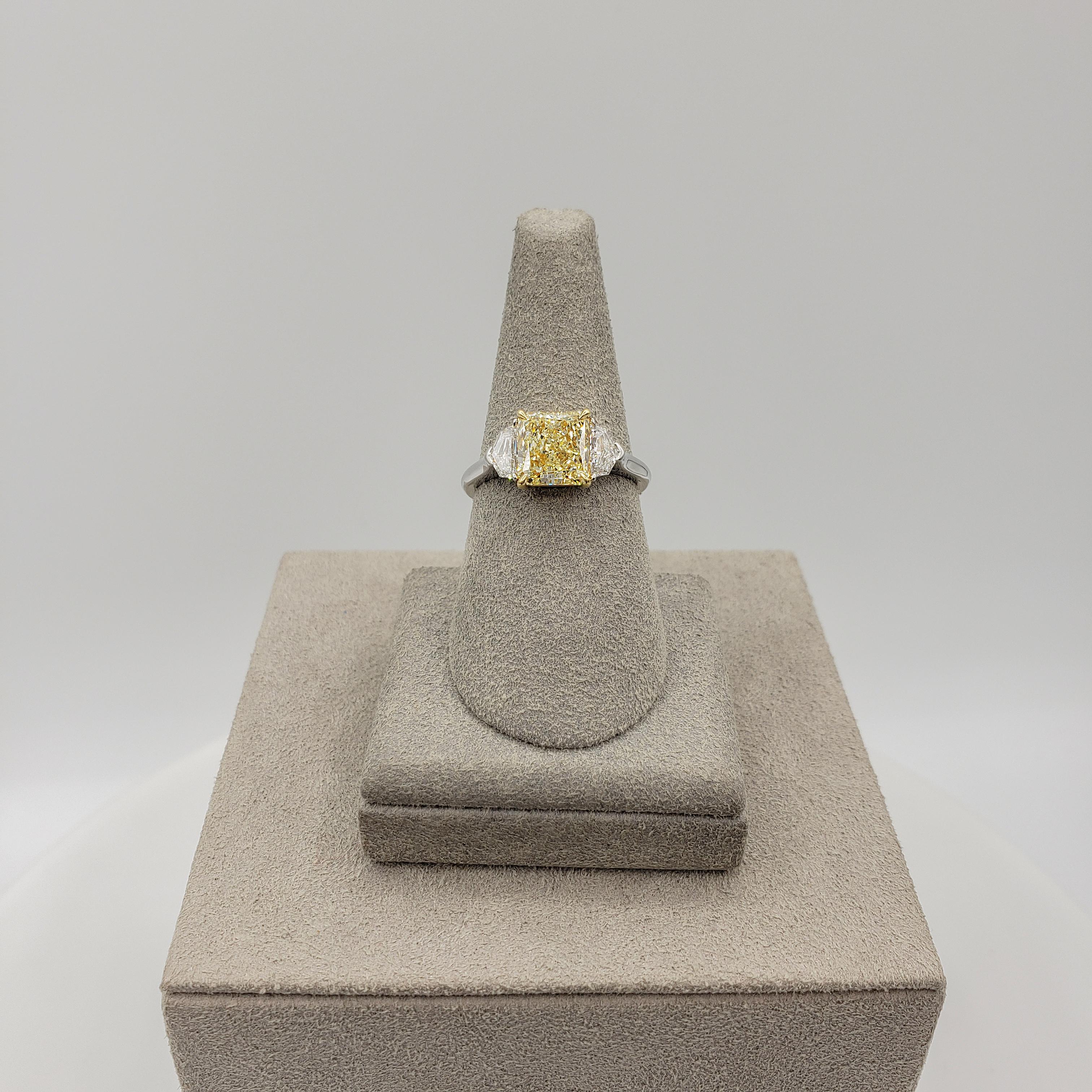 GIA Certified 2.01 Carat Yellow Diamond Three-Stone Engagement Ring In New Condition In New York, NY