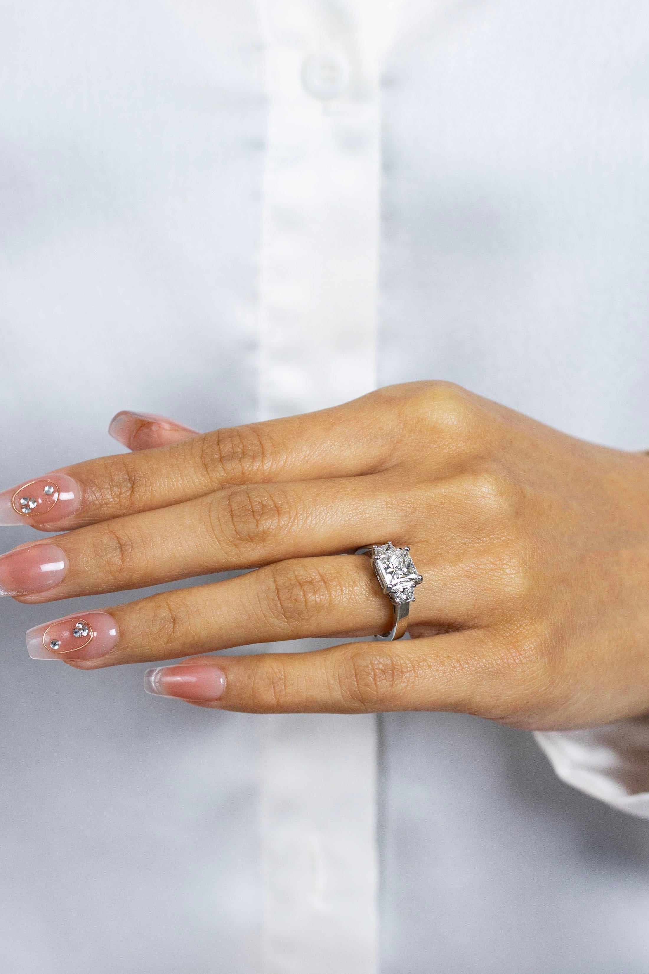 Contemporary GIA Certified 2.01 Carats Princess Cut Diamond Three-Stone Engagement Ring For Sale