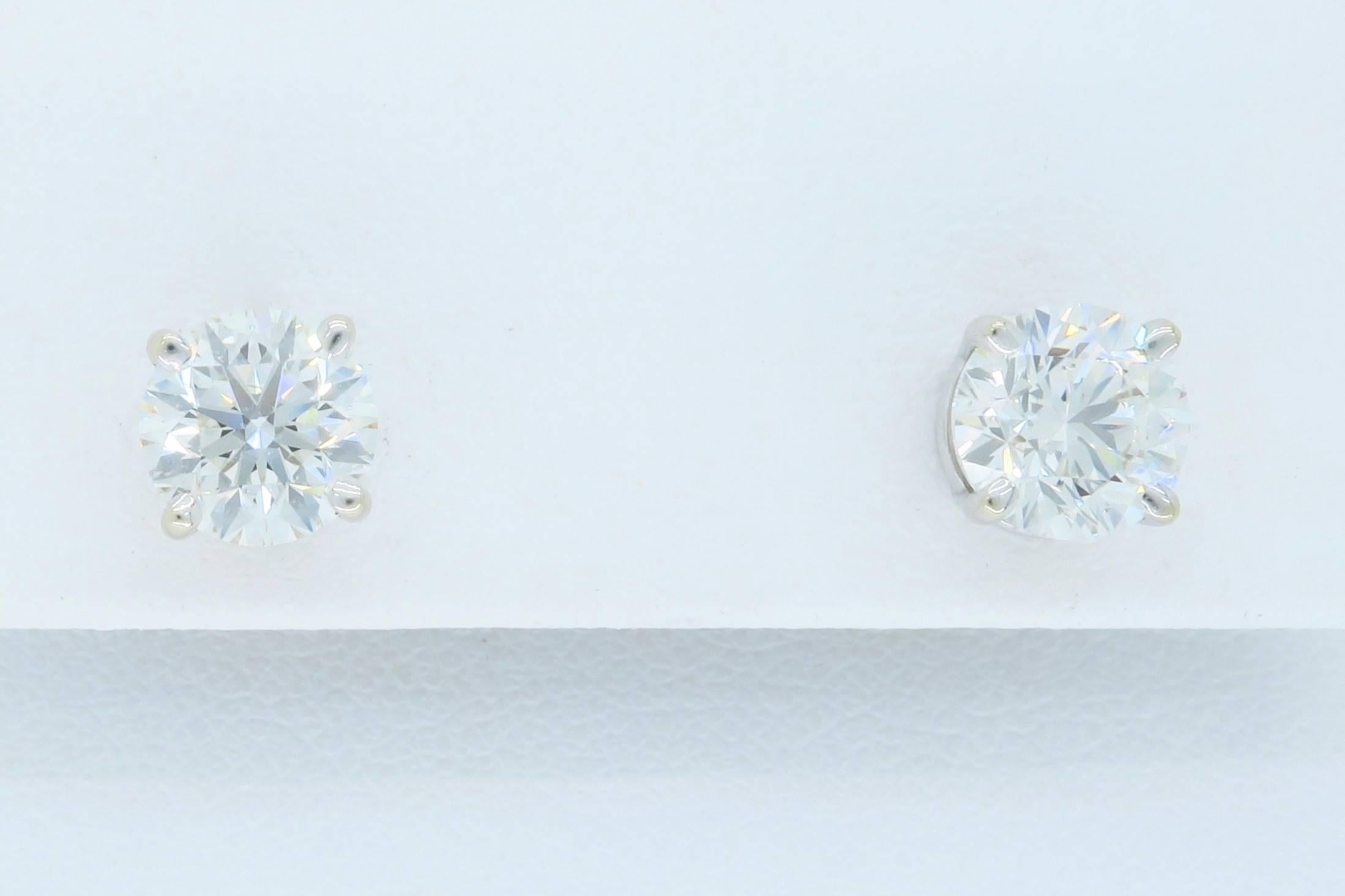 GIA Certified 2.01ct Diamond Stud Earrings  3
