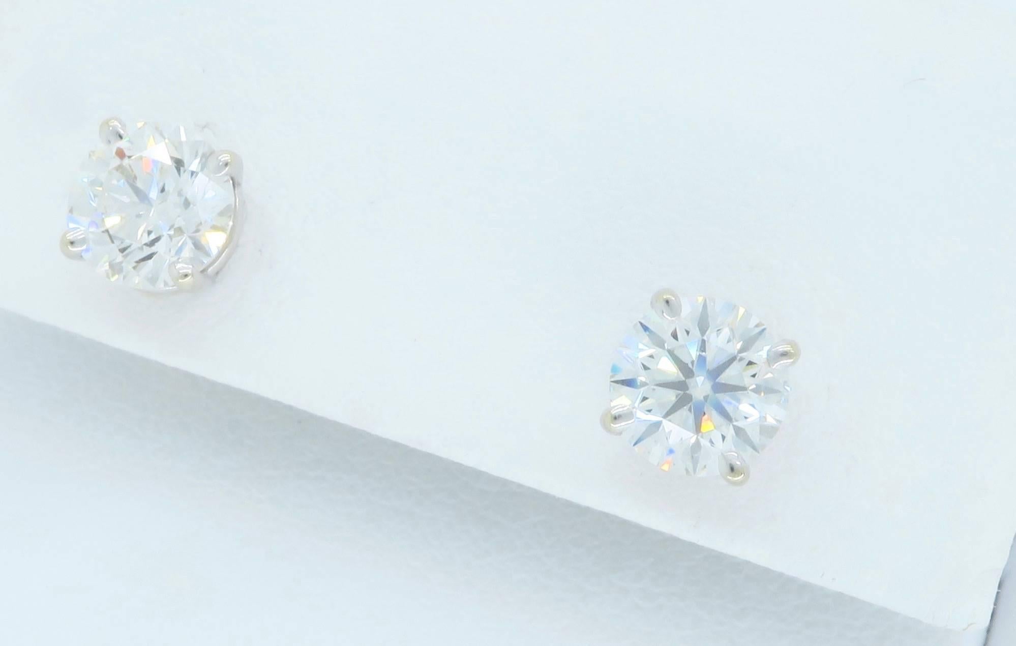 GIA Certified 2.01ct Diamond Stud Earrings  4