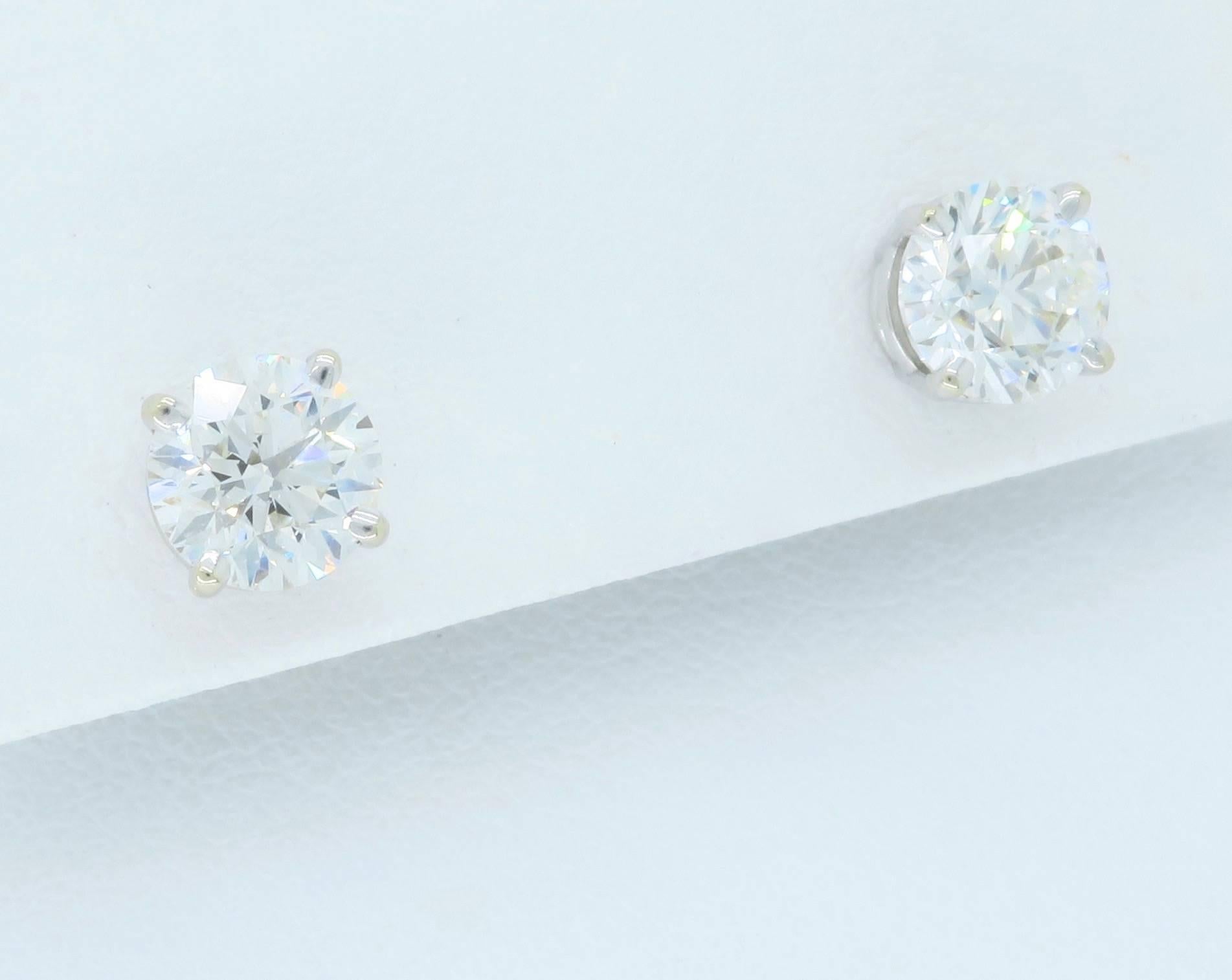 GIA Certified 2.01ct Diamond Stud Earrings  5