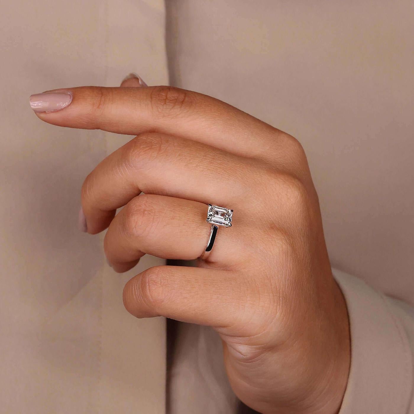 GIA Certified 2.01ct Emerald Cut Diamond Engagement Ring in 4 Prong Platinum For Sale 1
