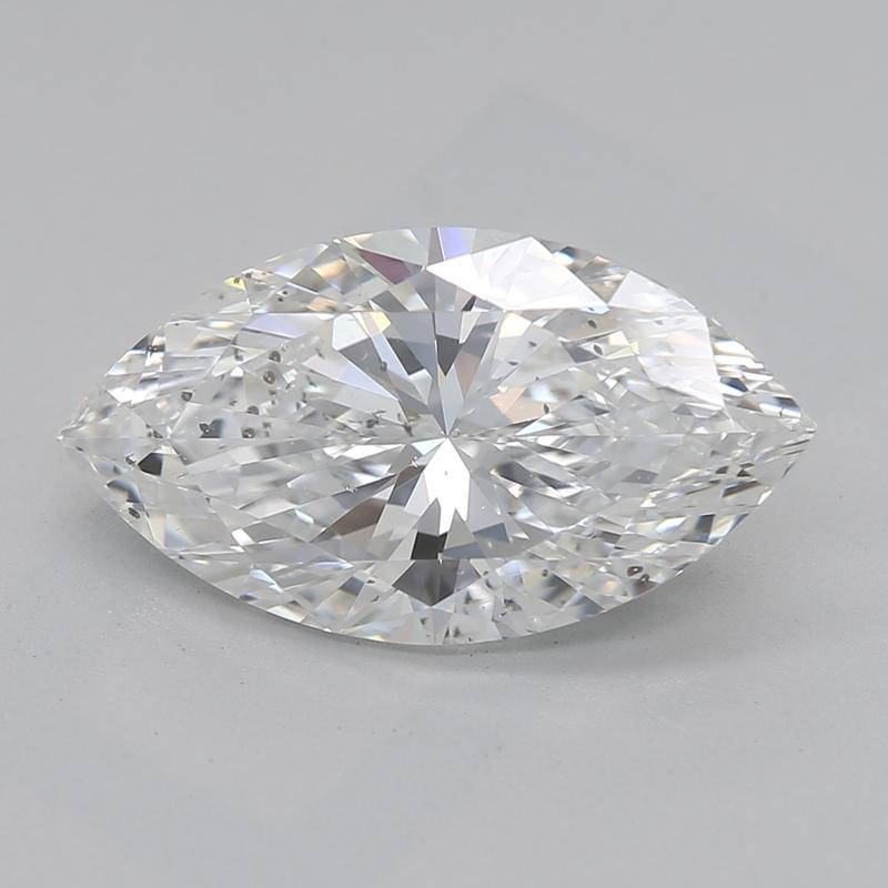 Questo affascinante anello con diamante, che irradia un'eleganza senza tempo, presenta una splendida pietra centrale a forma di marquise del peso di 2,01. La squisita brillantezza è amplificata dall'impeccabile classificazione E e SI2, che