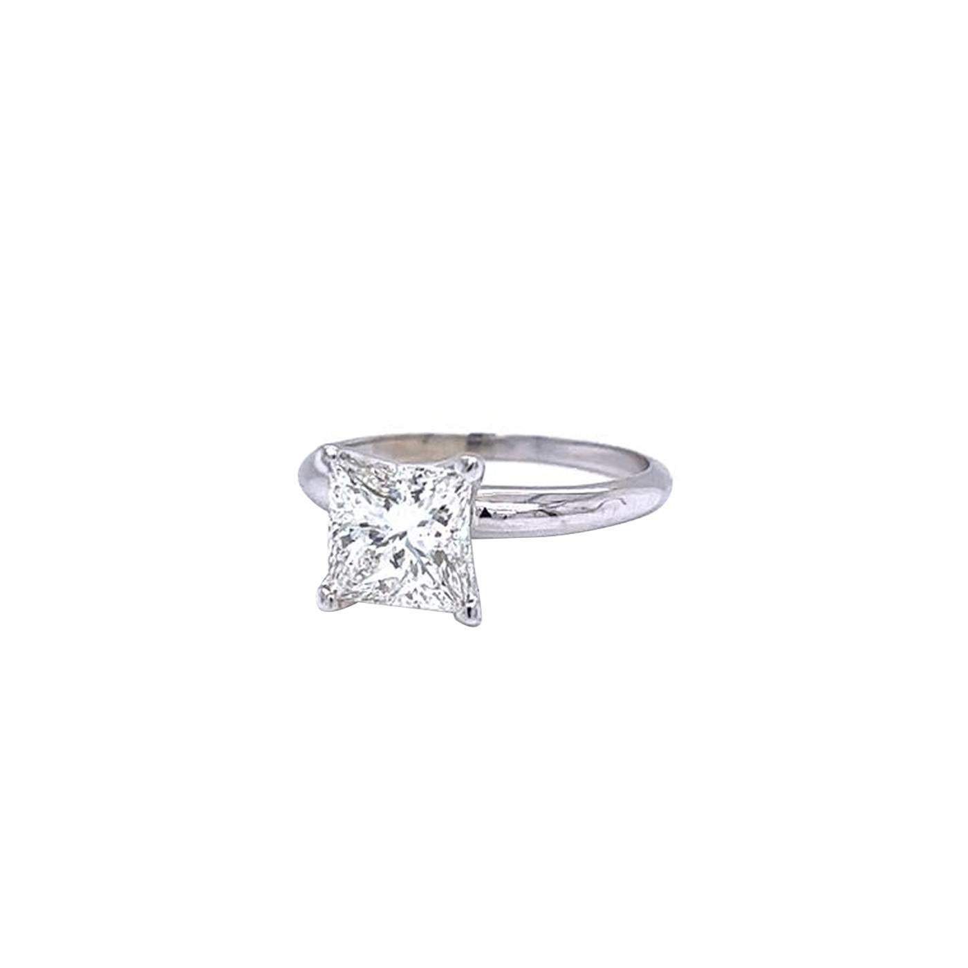 Bague en or 14 carats certifiée GIA, 2,01 carats, taille princesse, diamant naturel, style Tiffany Bon état - En vente à Aventura, FL