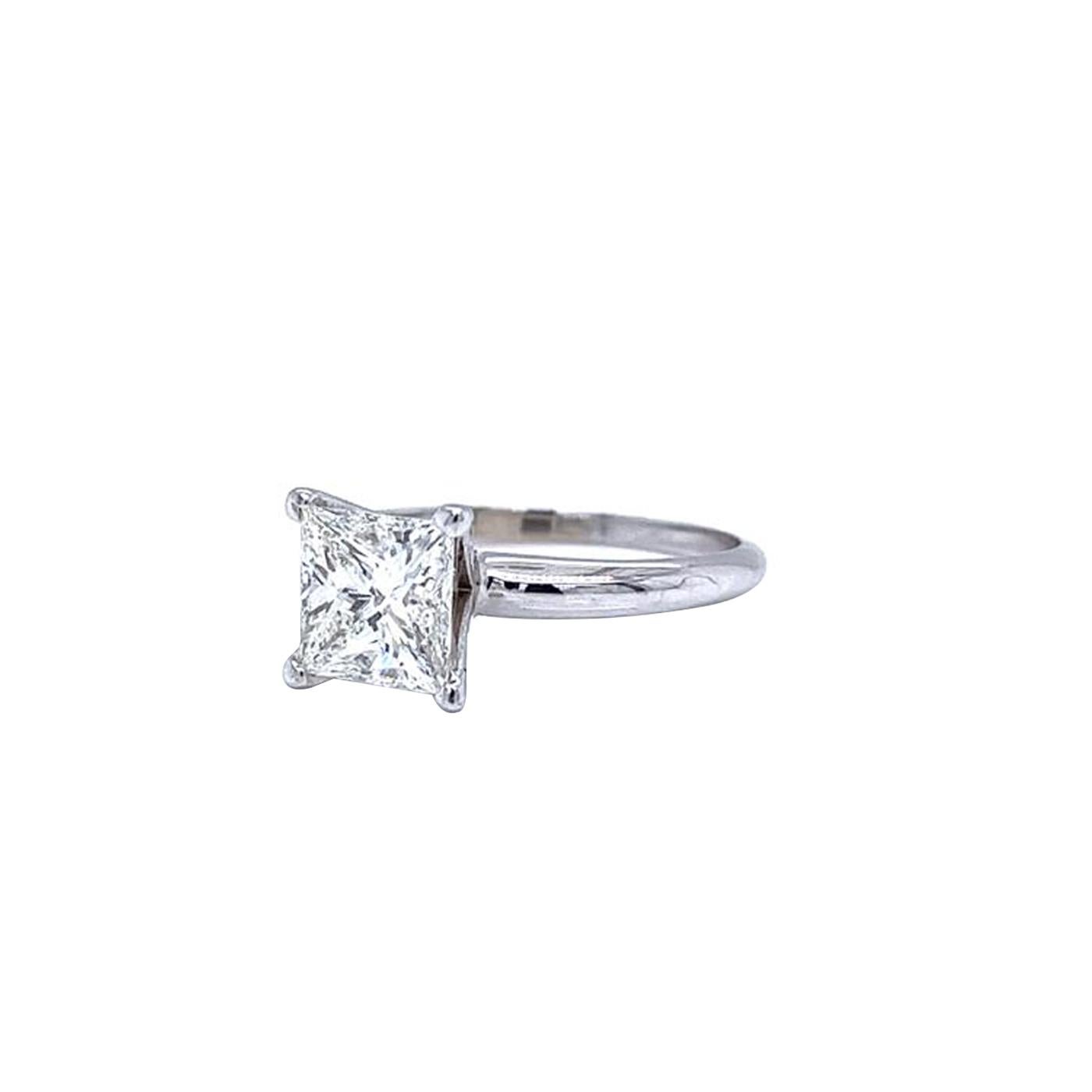 Bague en or 14 carats certifiée GIA, 2,01 carats, taille princesse, diamant naturel, style Tiffany Pour femmes en vente
