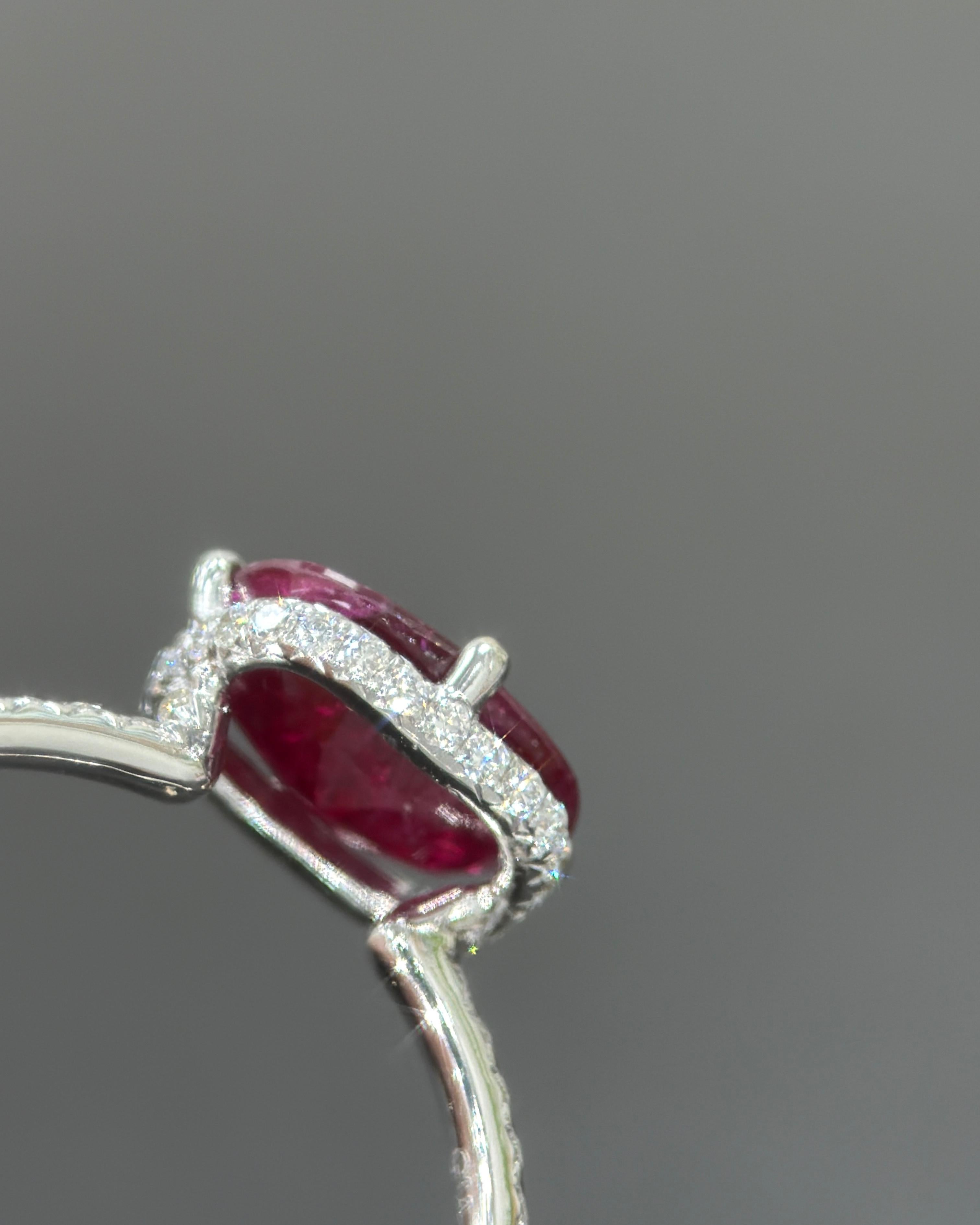 GIA zertifiziert 2,02 Karat Burma No Heat Vivid Red Ruby Diamond 18K Gold Ring (Antiker Kissenschliff) im Angebot
