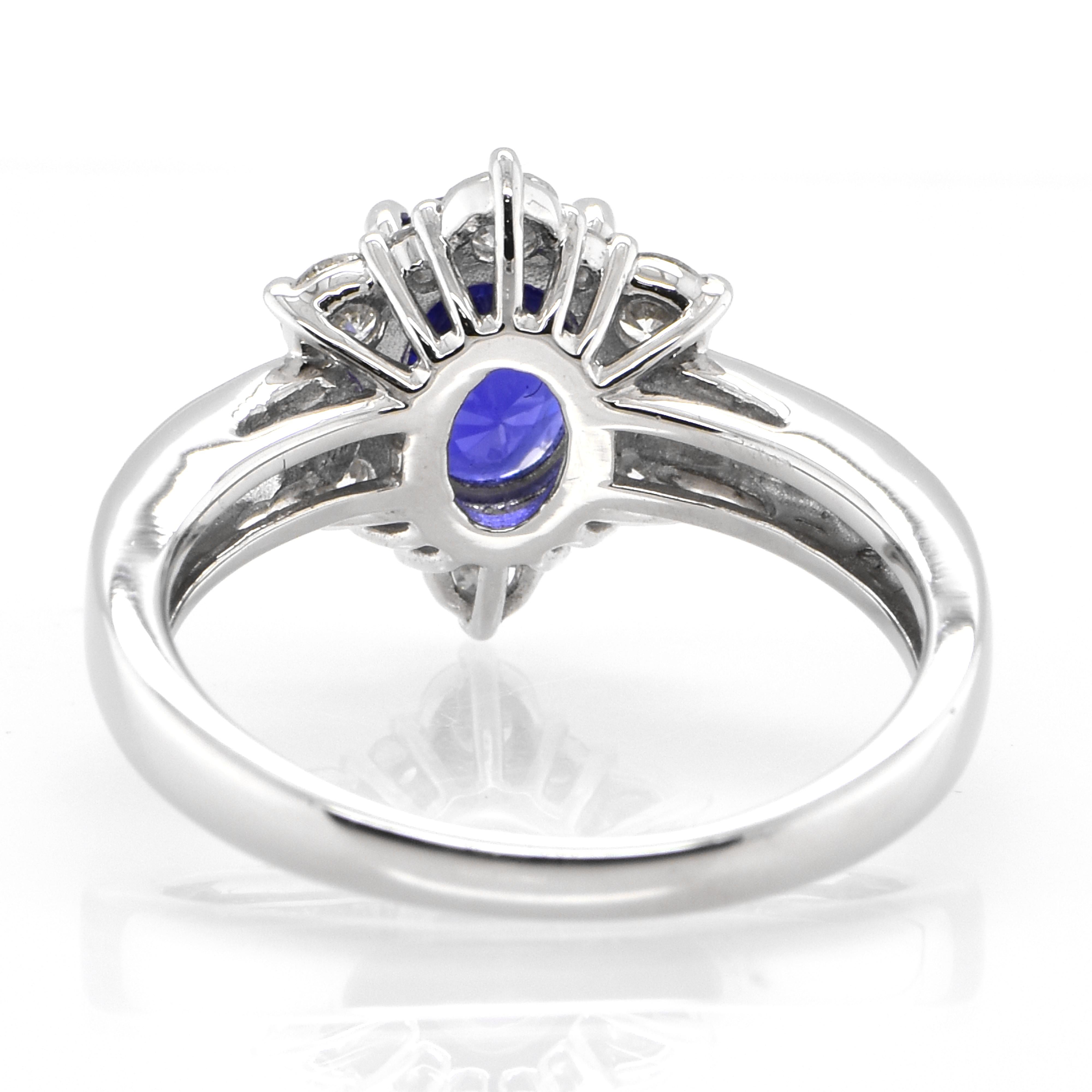 GIA Certified 2.02 Carat, Color-Change Sapphire and Diamond Ring set in Platinum In New Condition For Sale In Tokyo, JP