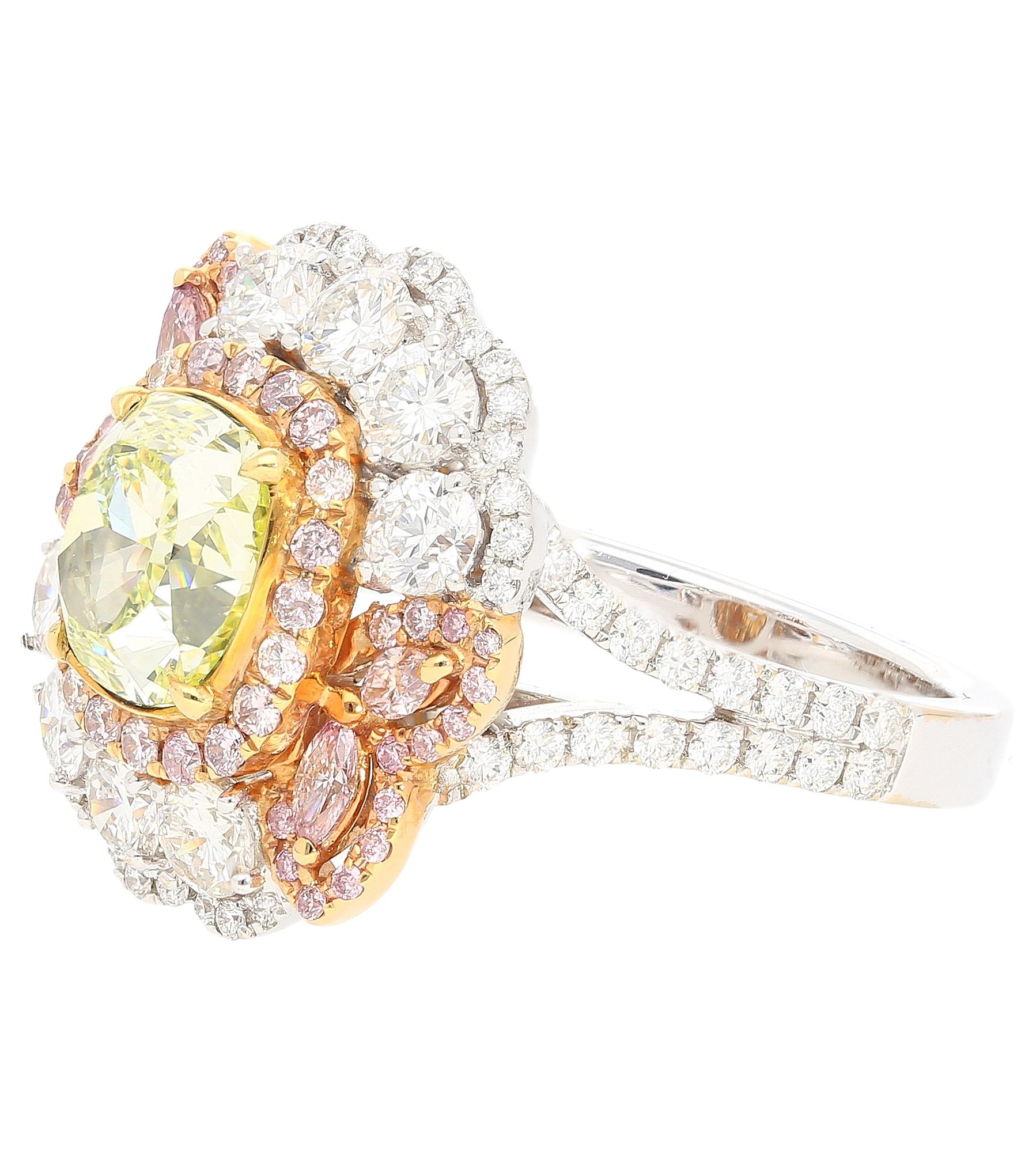 Moderne Bague en diamant certifié GIA de 2,02 carats, taille coussin, de couleur jaune verdâtre en vente