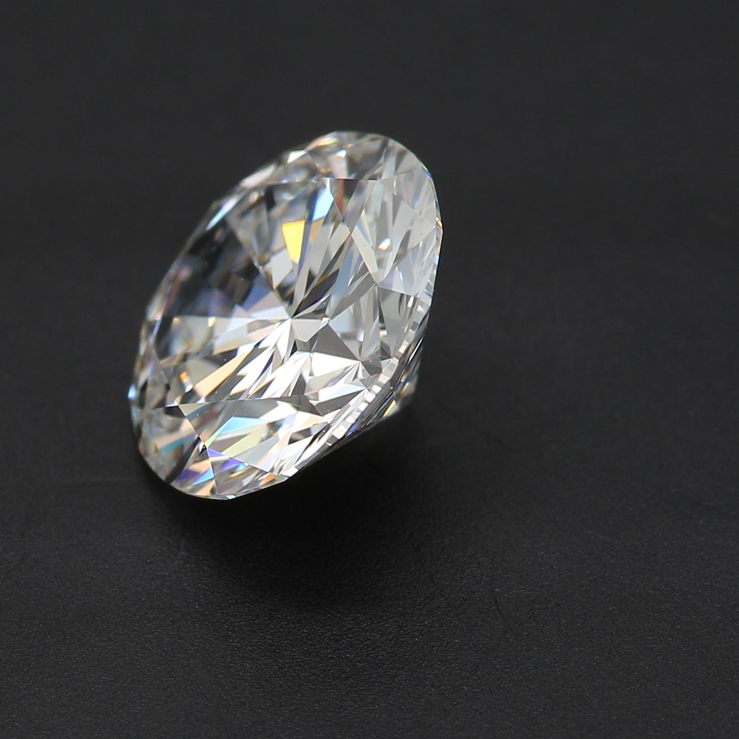 Round Cut GIA Certified 2.02 Carat E Colour VVS1 Clarity Diamond For Sale