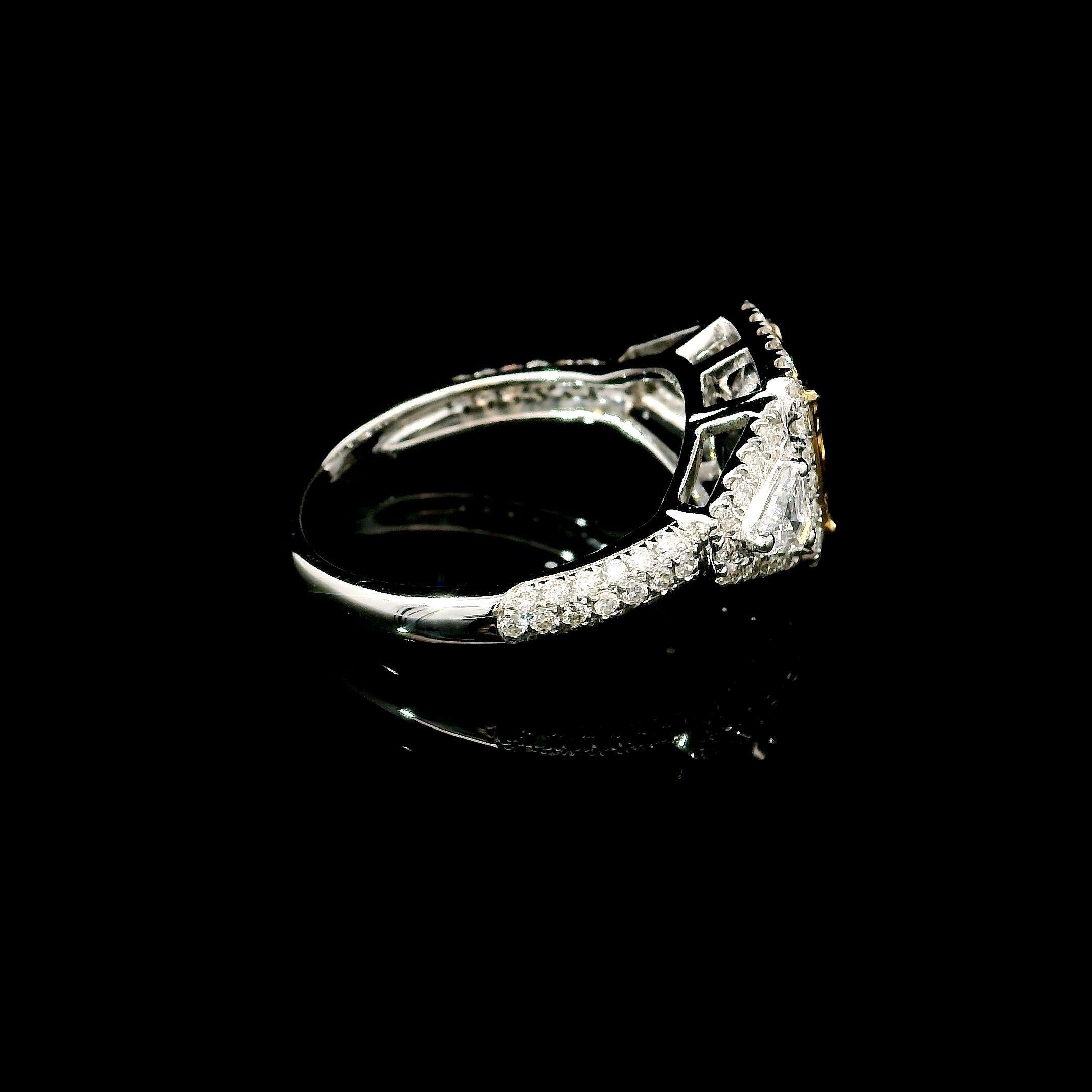 Anello con diamante certificato GIA da 2,02 carati, di colore giallo brunastro e di purezza SI1 in vendita 1