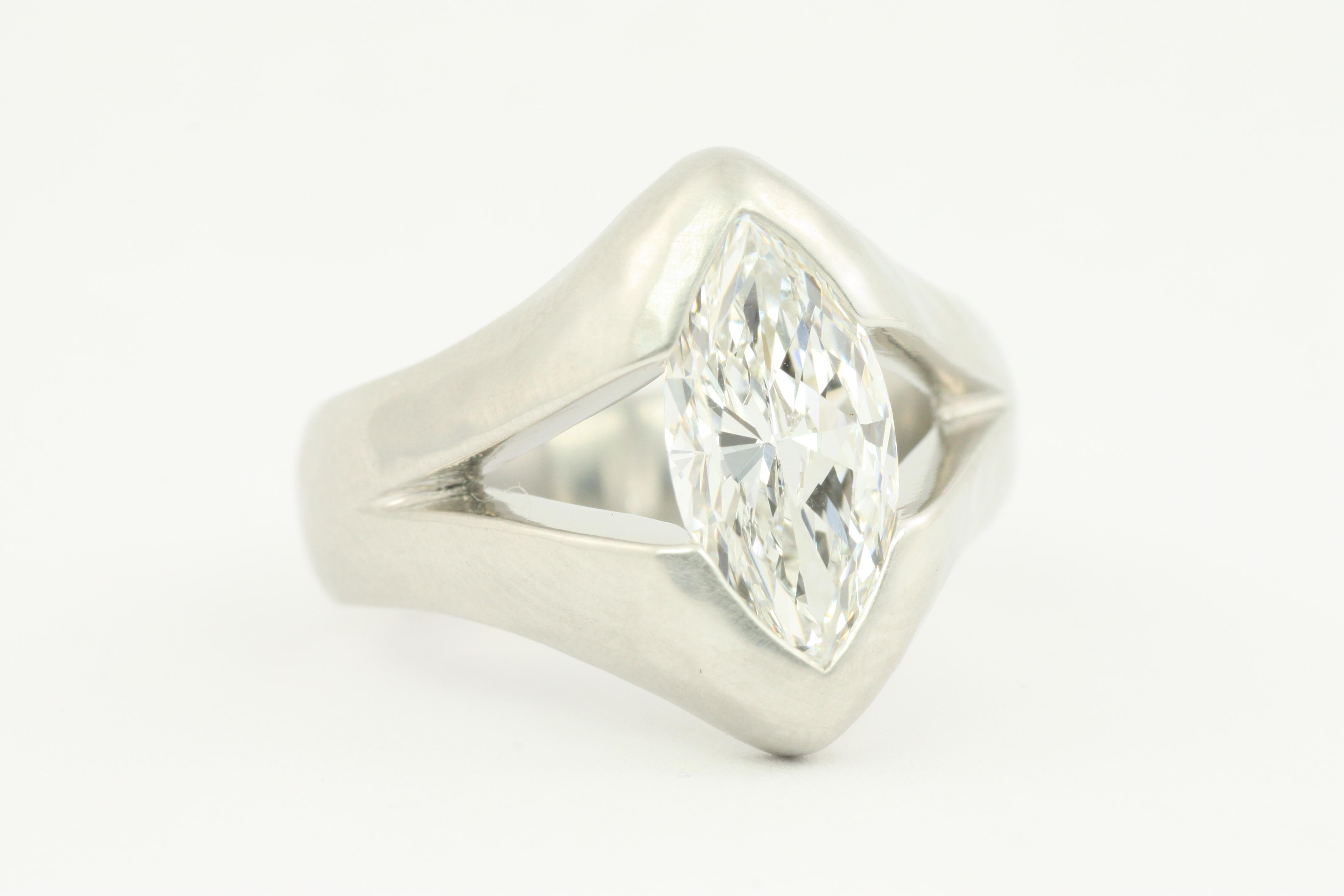 Anillo de compromiso en platino con diamante marquesa de 2,02 quilates certificado por el GIA de Bracken Corte marquesa en venta