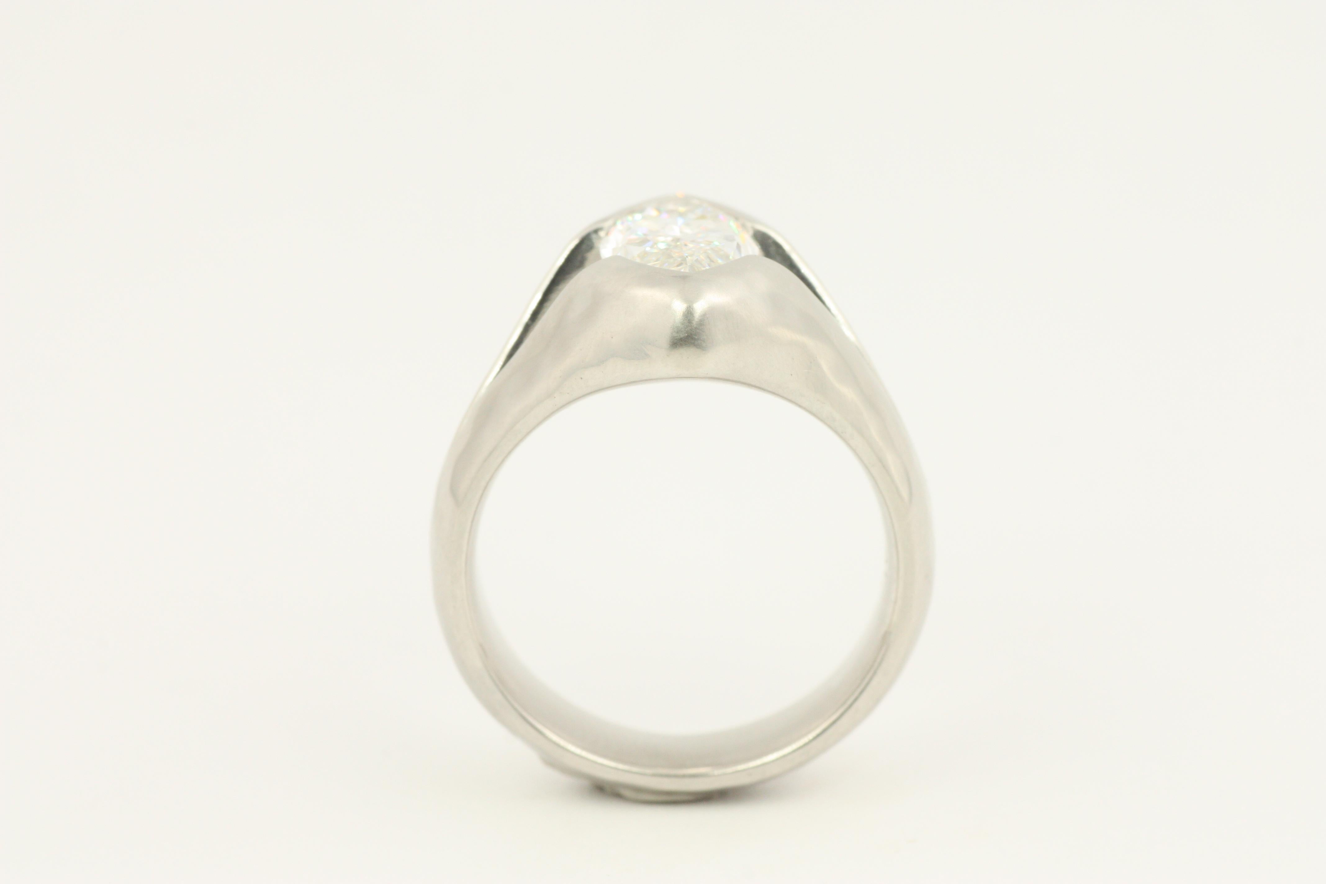 Anillo de compromiso en platino con diamante marquesa de 2,02 quilates certificado por el GIA de Bracken en venta 2