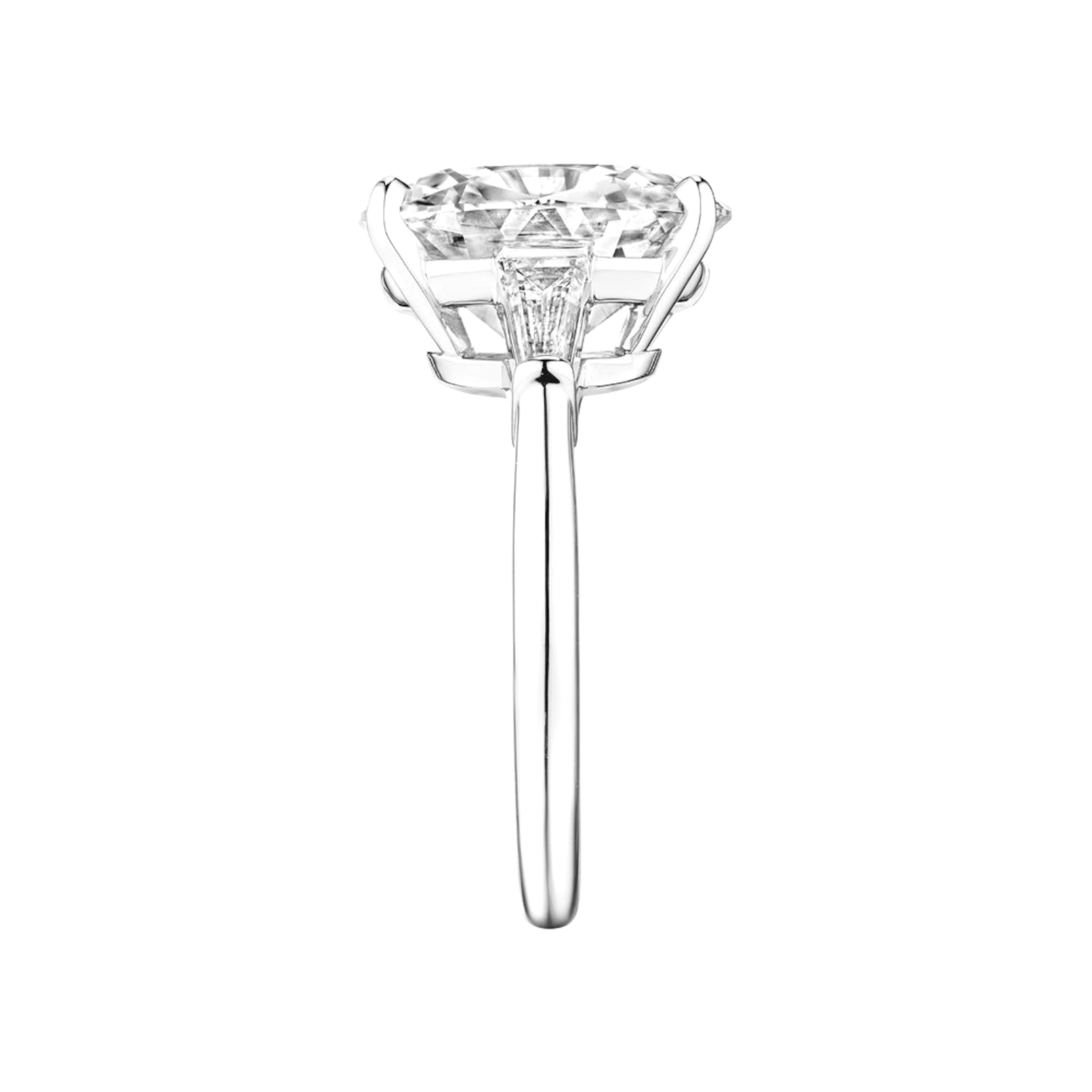 Cette bague intemporelle est ornée d'un superbe diamant taille brillant certifié GIA de 2,02 carats, de couleur f et de pureté VS2, d'un poli et d'une symétrie excellents et sans fluorescence. La forme du coussin de style antique offre des courbes