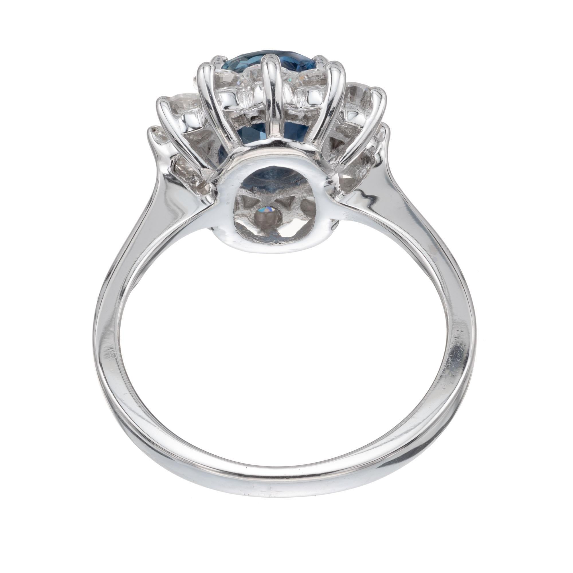 Bague de fiançailles en or avec saphir certifié GIA de 2,02 carats et halo de diamants Pour femmes en vente