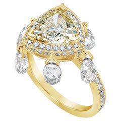 Bague à la mode avec diamant jaune taille triangulaire de 2,02 carats certifié GIA