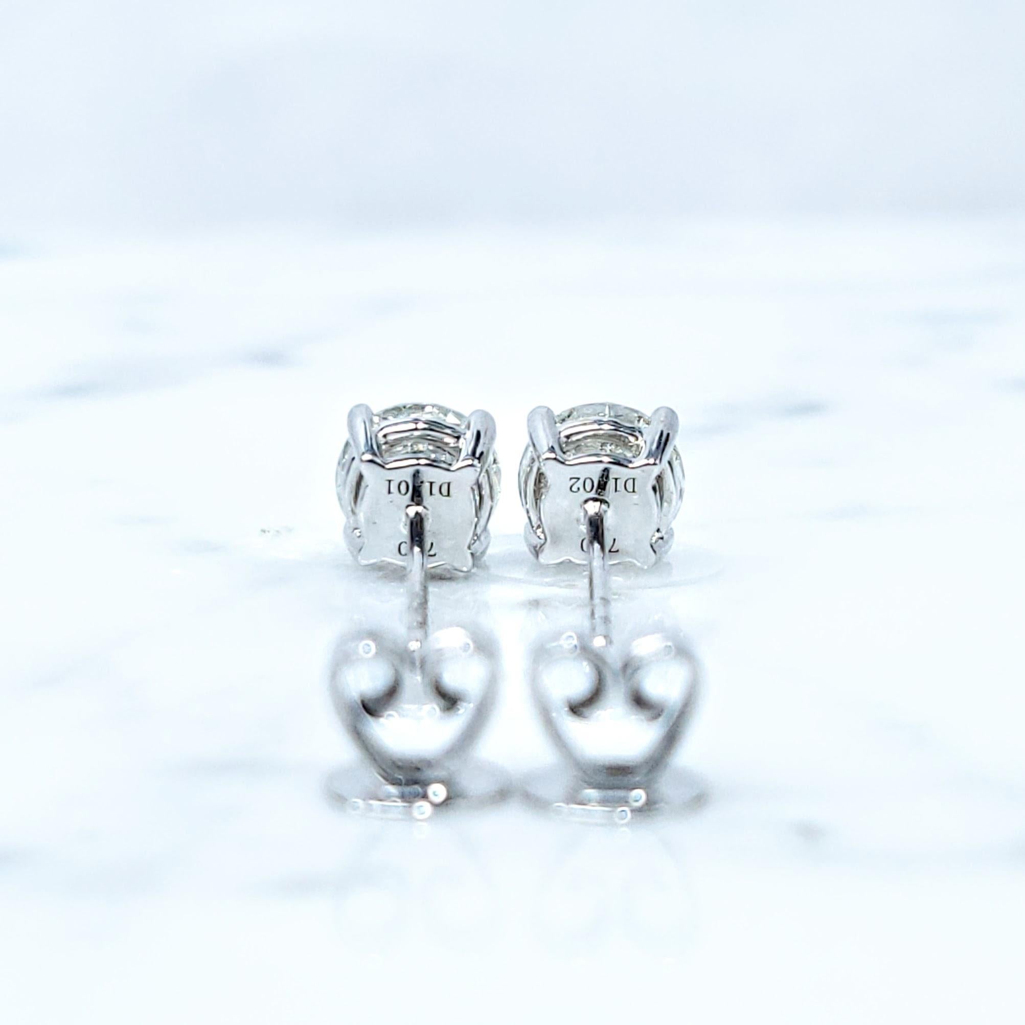 Orecchini con diamanti certificati GIA da 2,03 carati in oro bianco 18 carati In condizioni Nuovo in vendita a KOWLOON, HK