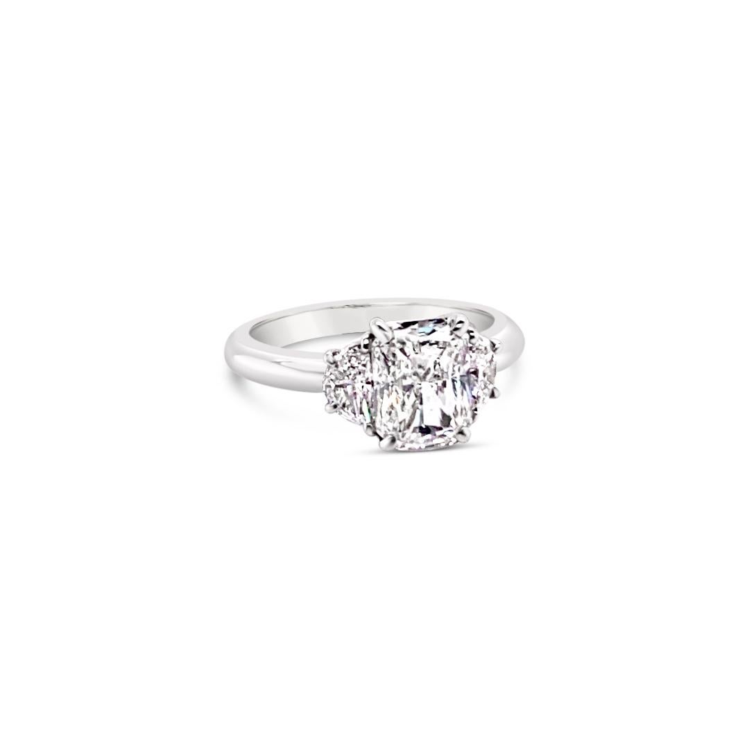 GIA Certified 2.03 Carat Radiant Cut Diamond Ring in Platinum In Excellent Condition In Palm Beach, FL