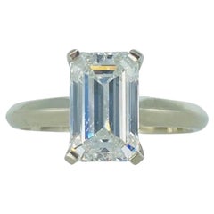 Anello solitario con diamante taglio smeraldo certificato GIA da 2,04 carati F/VVS2 14 carati