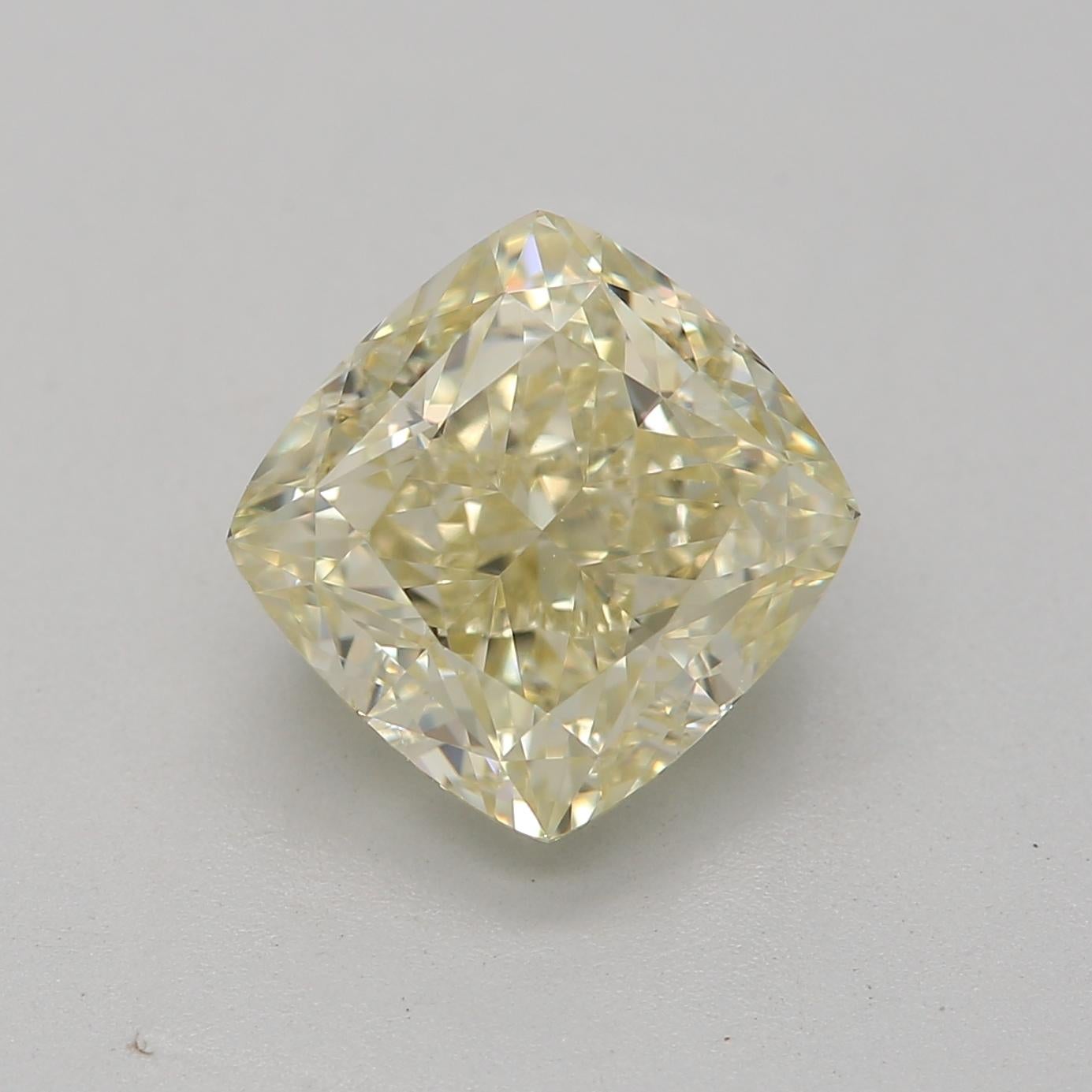 Certificado: GIA 
Número de informe: 1429661640
Forma y corte: Cojín
Peso en quilates: 2,04 quilates
Medidas: 6,98 x 6,78 x 4,67 mm
Grado de Color: Amarillo verdoso claro fantasía

CARACTERÍSTICAS DEL DIAMANTE:

Este diamante Amarillo Verdoso Claro