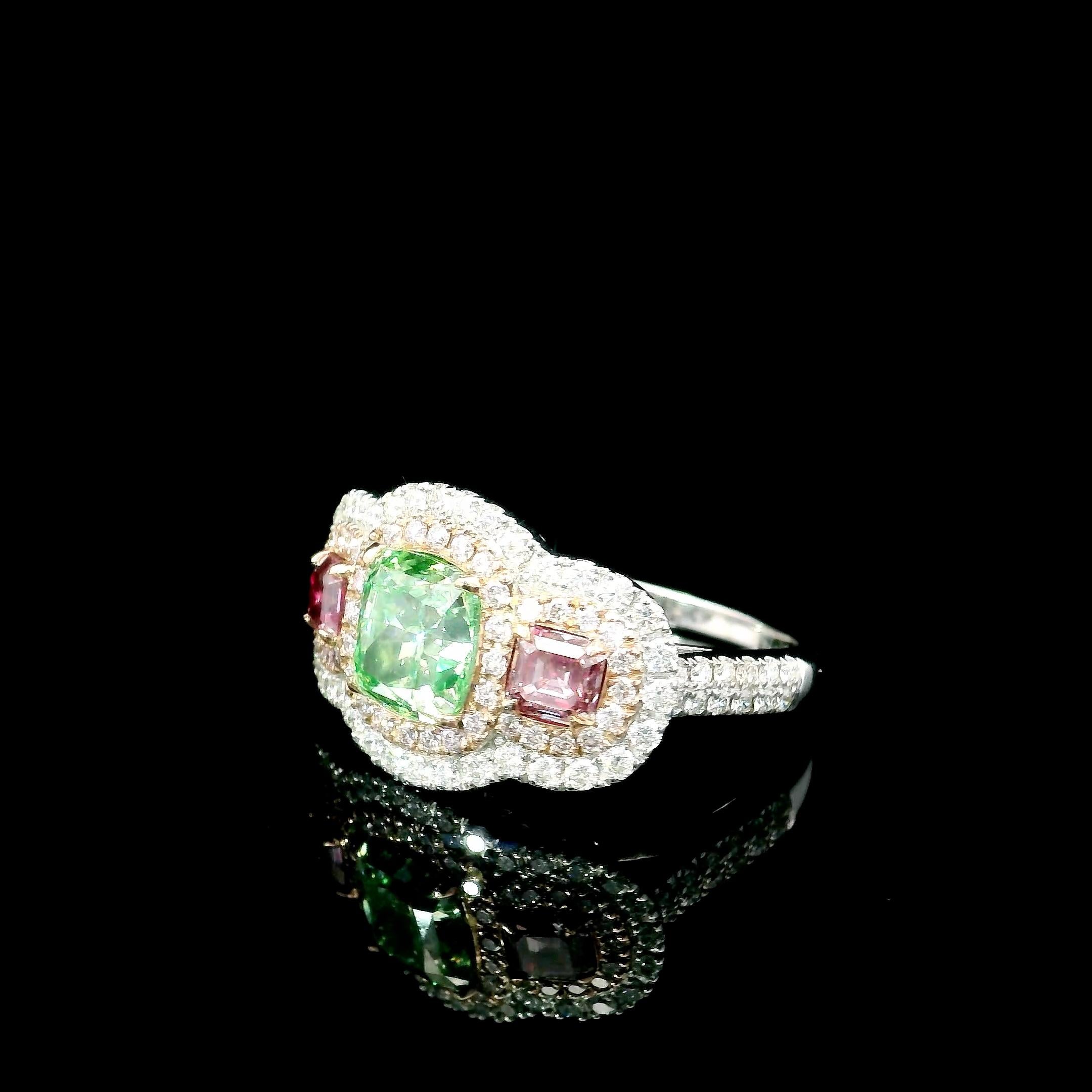GIA Certified 2.04 Carat Fancy Light Greenish Yellow VS1 Clarity Diamond Ring In New Condition In บางรัก, TH