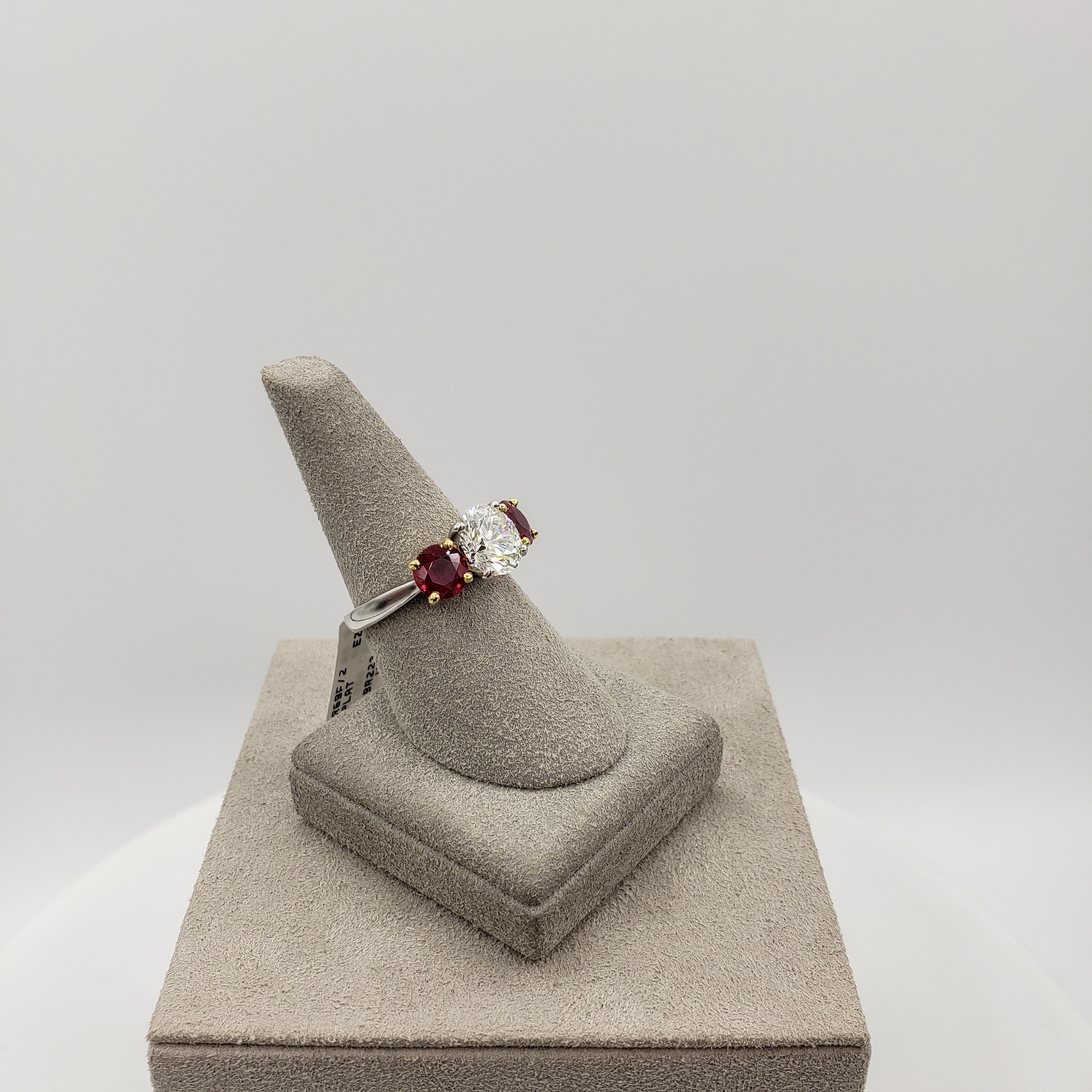 Bague de fiançailles à trois pierres certifiée GIA, 2,04 carats, diamant taille ronde et rubis en vente 2
