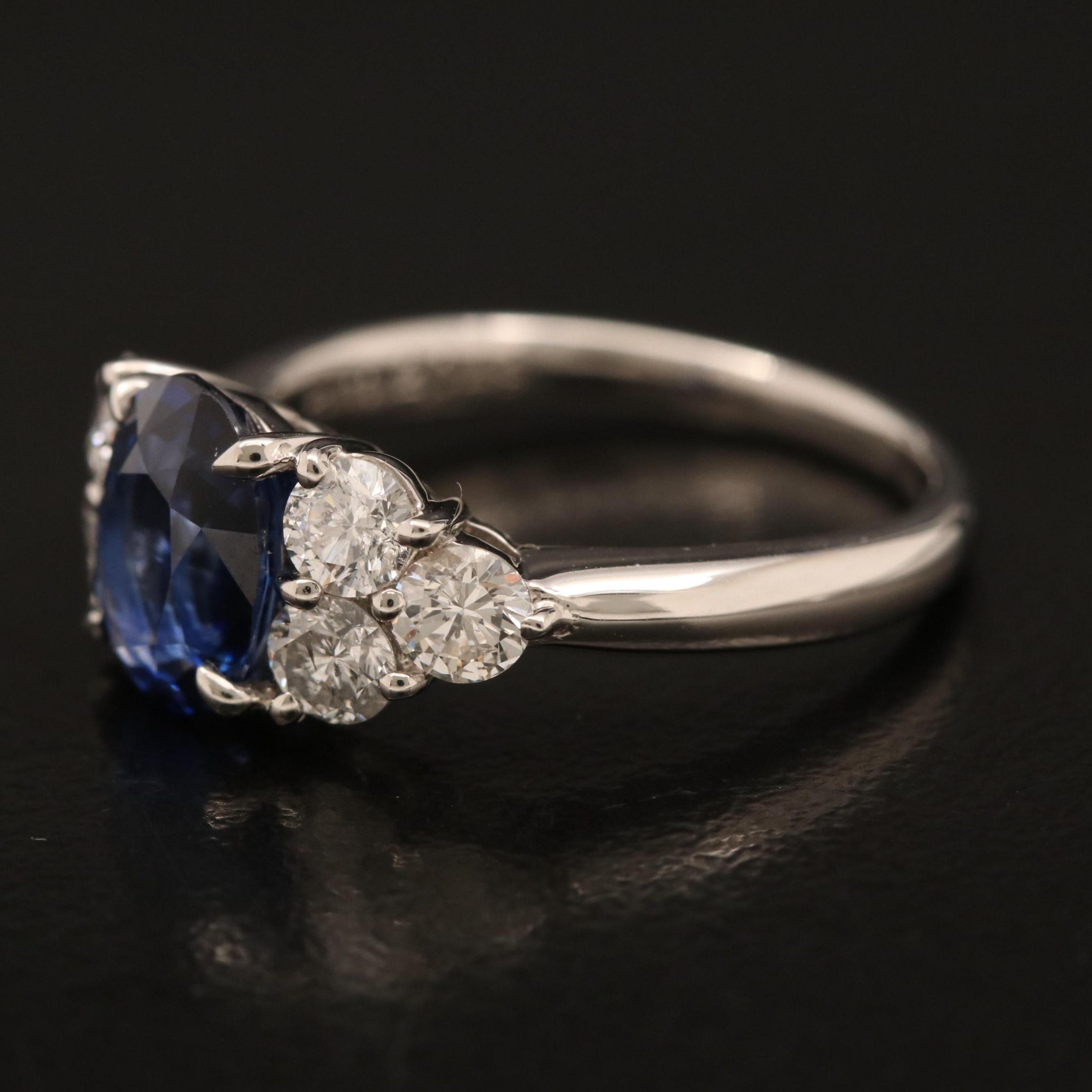 Im Angebot: Verlobungsring aus Weigold mit 2,04 Karat Madagascan-Saphir und Diamant im Ovalschliff () 2