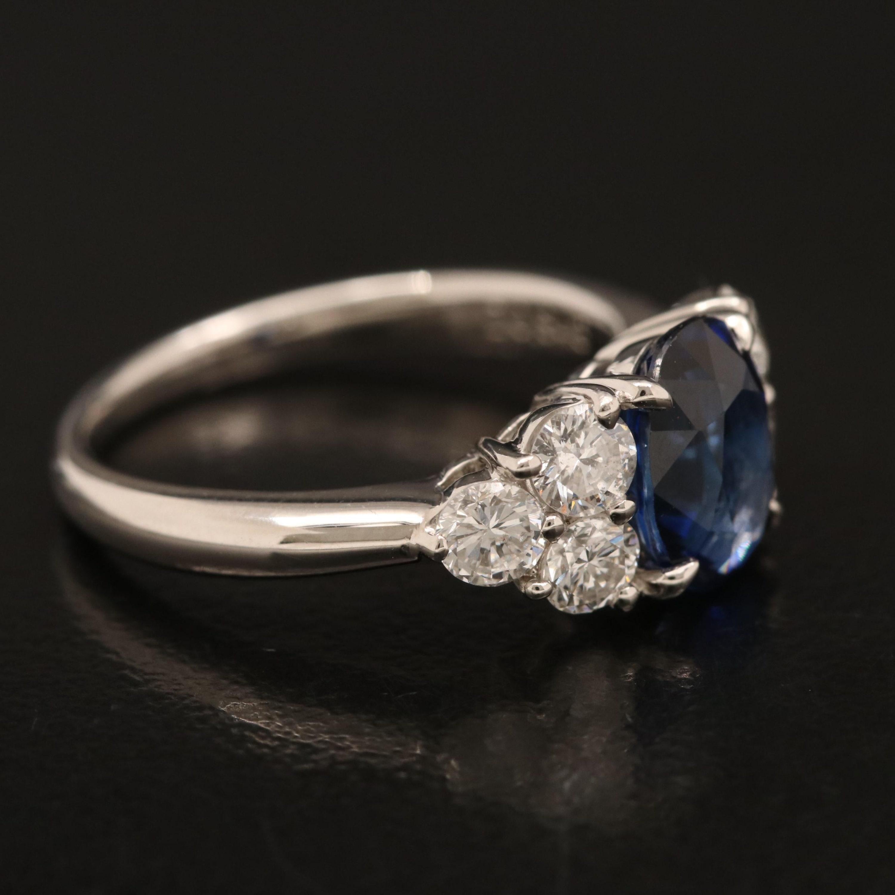 Im Angebot: Verlobungsring aus Weigold mit 2,04 Karat Madagascan-Saphir und Diamant im Ovalschliff () 4
