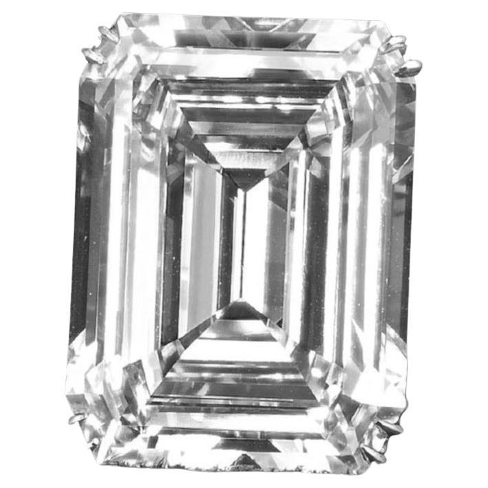 Contemporaneo Anello in platino con diamante taglio smeraldo certificato GIA da 20.47 carati in vendita