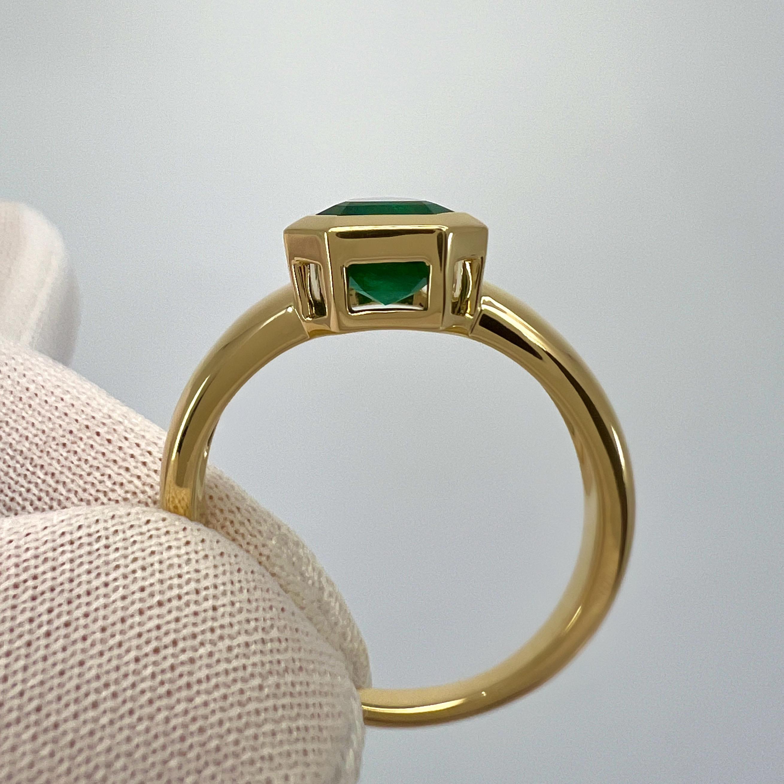 GIA Certified 2.04ct Green Emerald Shield Cut 18k Gold Rubover Bezel Signet Ring For Sale 1