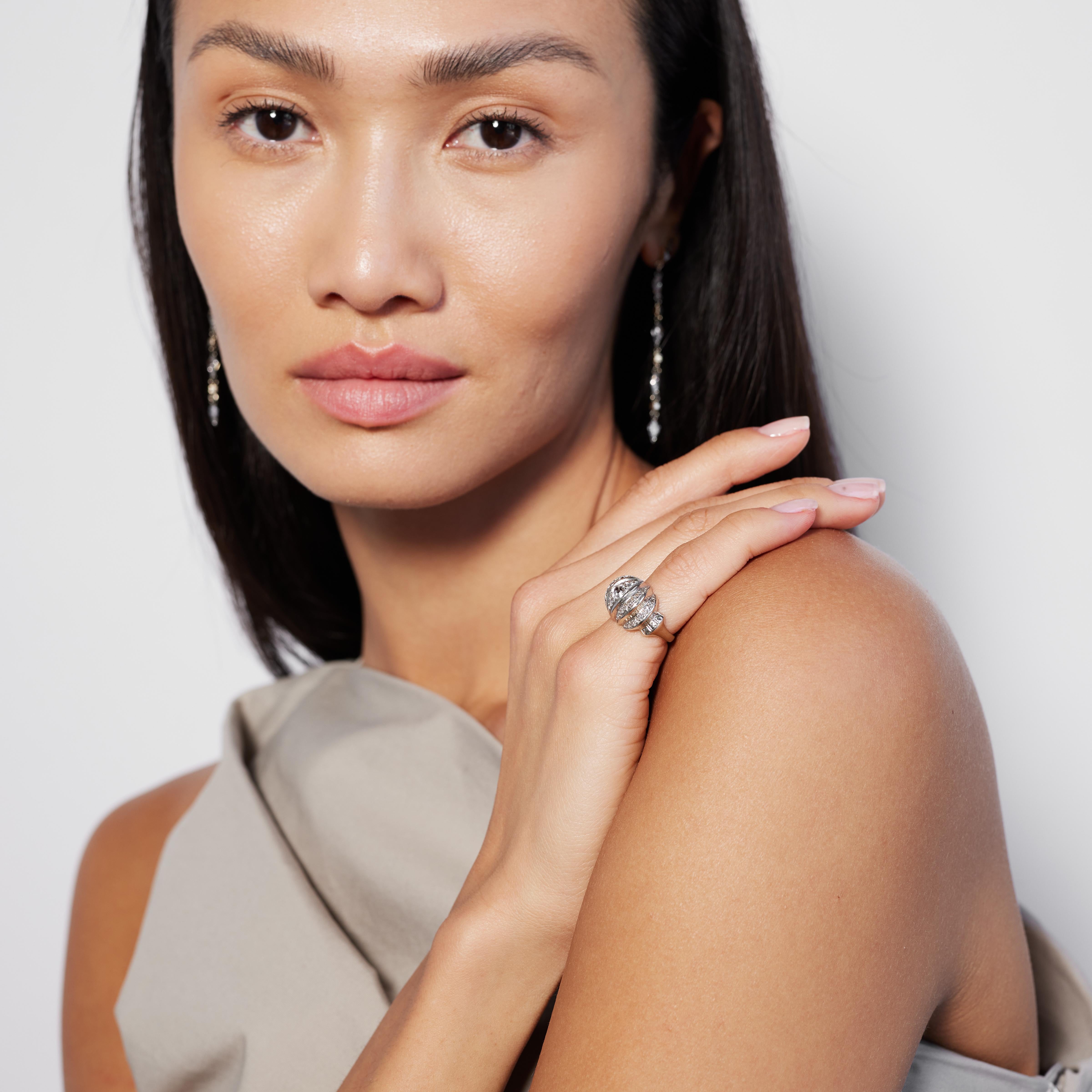 En vente :  Bague de cocktail en or blanc 18 carats certifiée GIA et ornée d'un diamant en forme de dôme de 2,05 carats 4