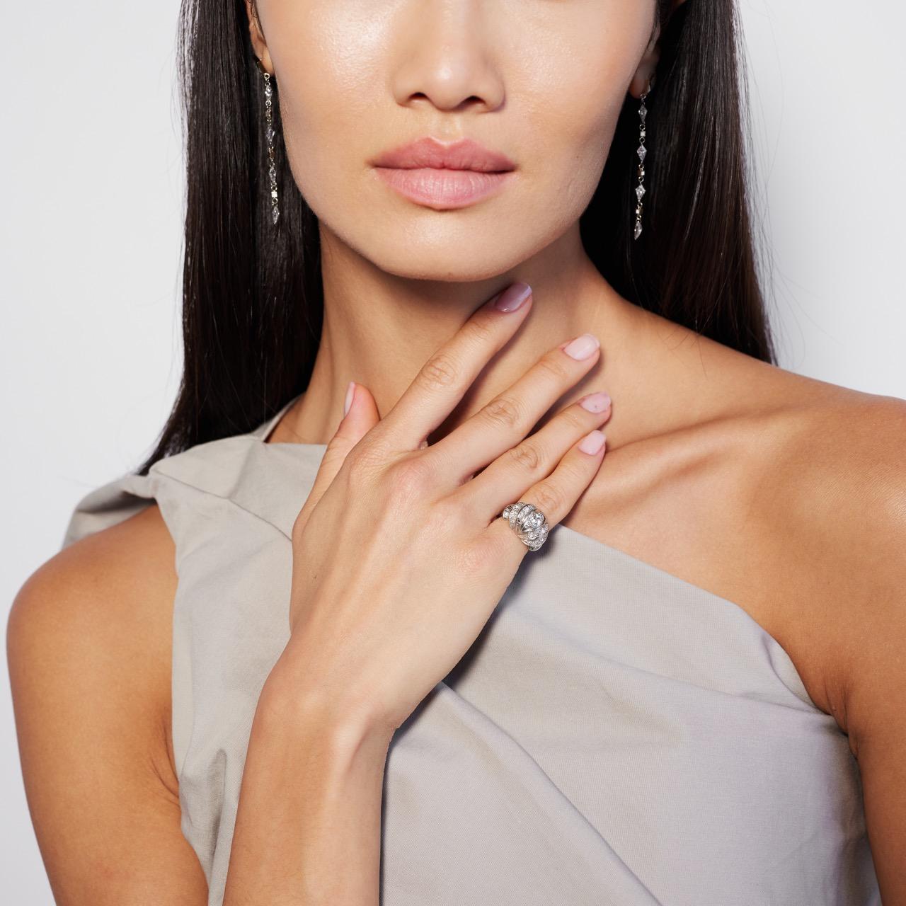 En vente :  Bague de cocktail en or blanc 18 carats certifiée GIA et ornée d'un diamant en forme de dôme de 2,05 carats 5