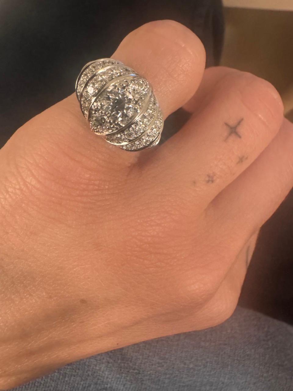 En vente :  Bague de cocktail en or blanc 18 carats certifiée GIA et ornée d'un diamant en forme de dôme de 2,05 carats 6
