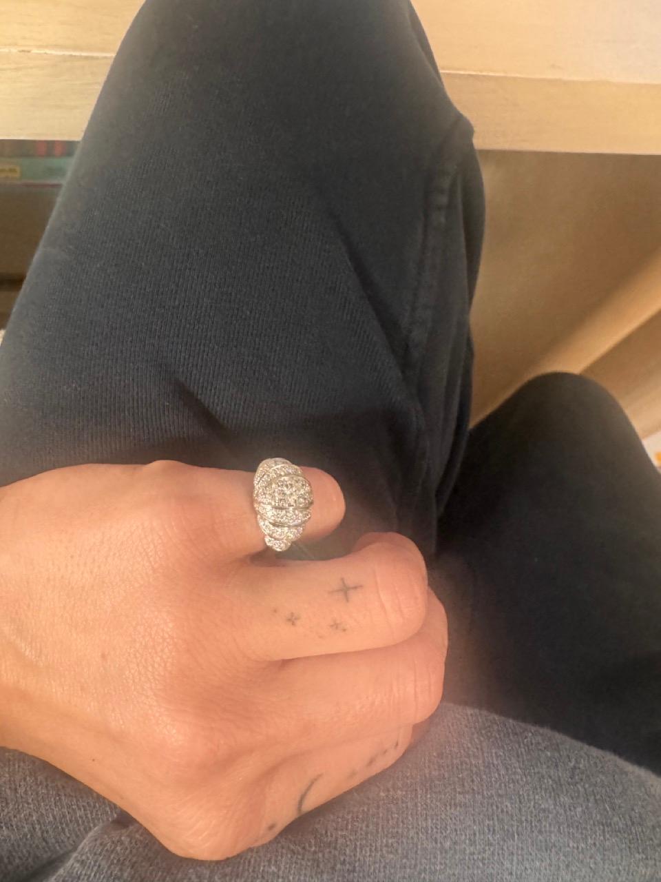 En vente :  Bague de cocktail en or blanc 18 carats certifiée GIA et ornée d'un diamant en forme de dôme de 2,05 carats 7