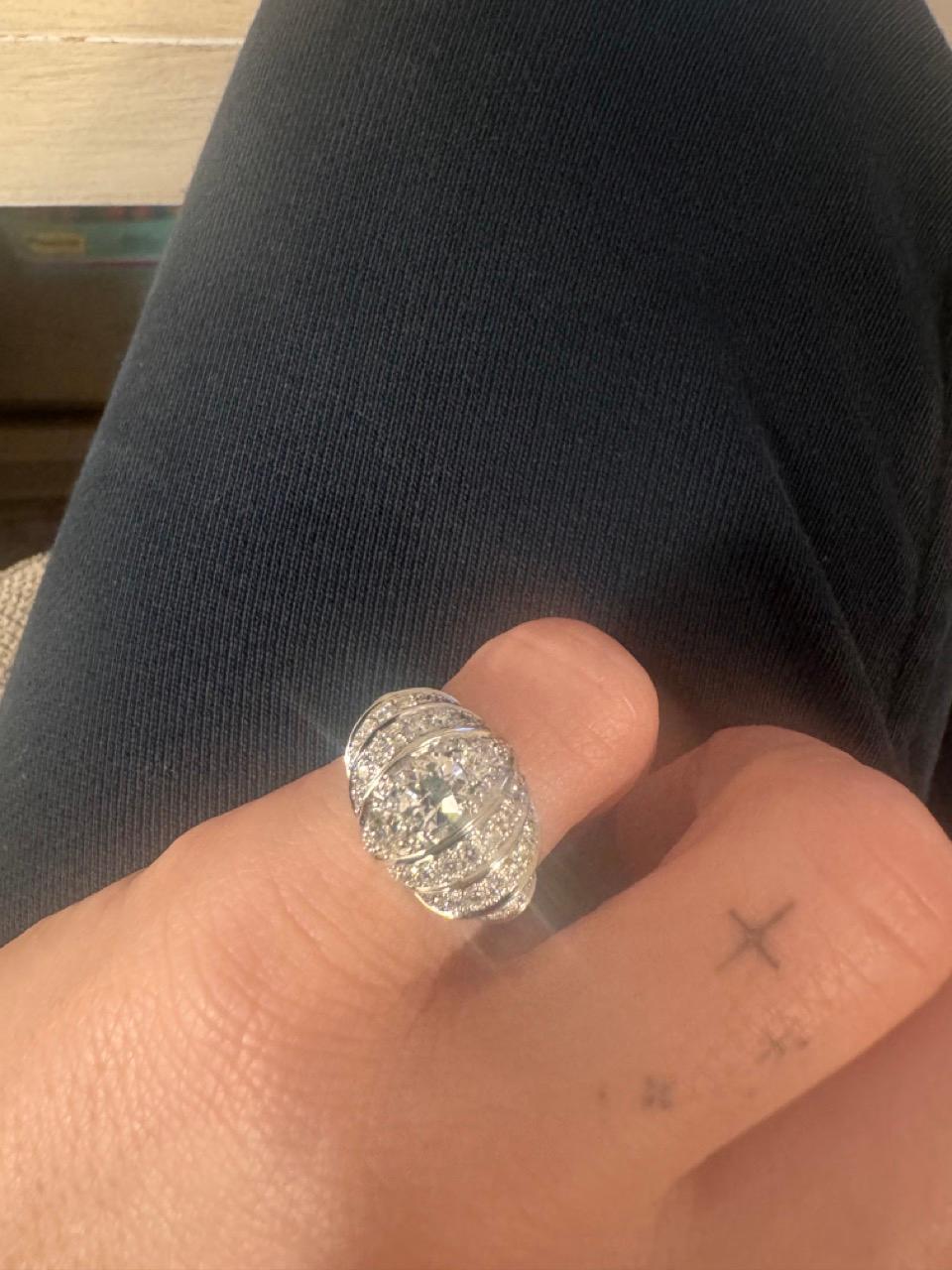 En vente :  Bague de cocktail en or blanc 18 carats certifiée GIA et ornée d'un diamant en forme de dôme de 2,05 carats 8