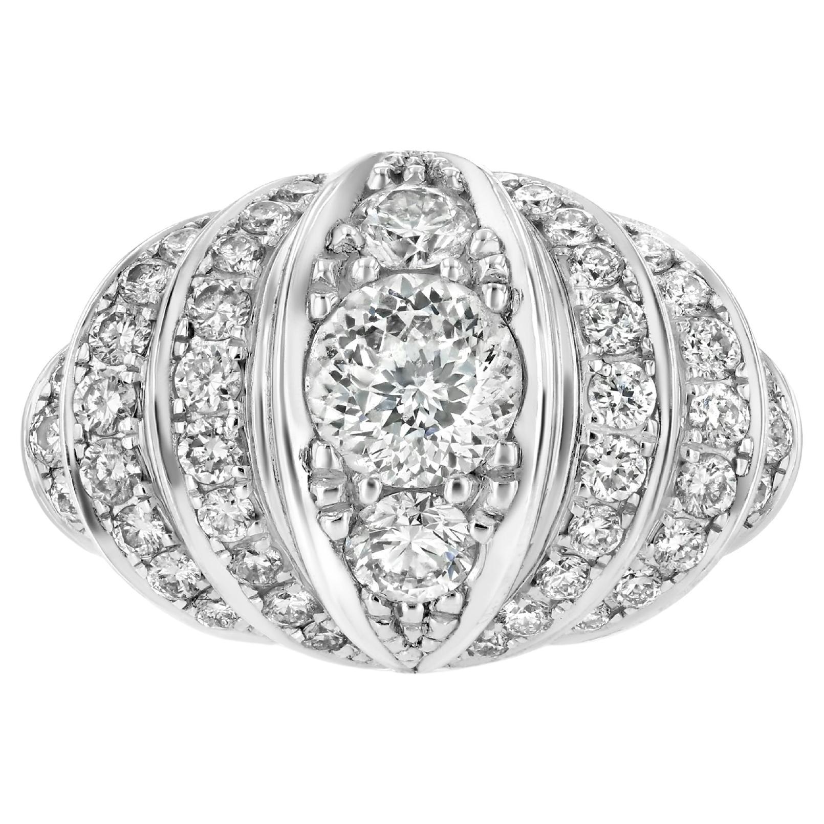 En vente :  Bague de cocktail en or blanc 18 carats certifiée GIA et ornée d
un diamant en forme de dôme de 2,05 carats