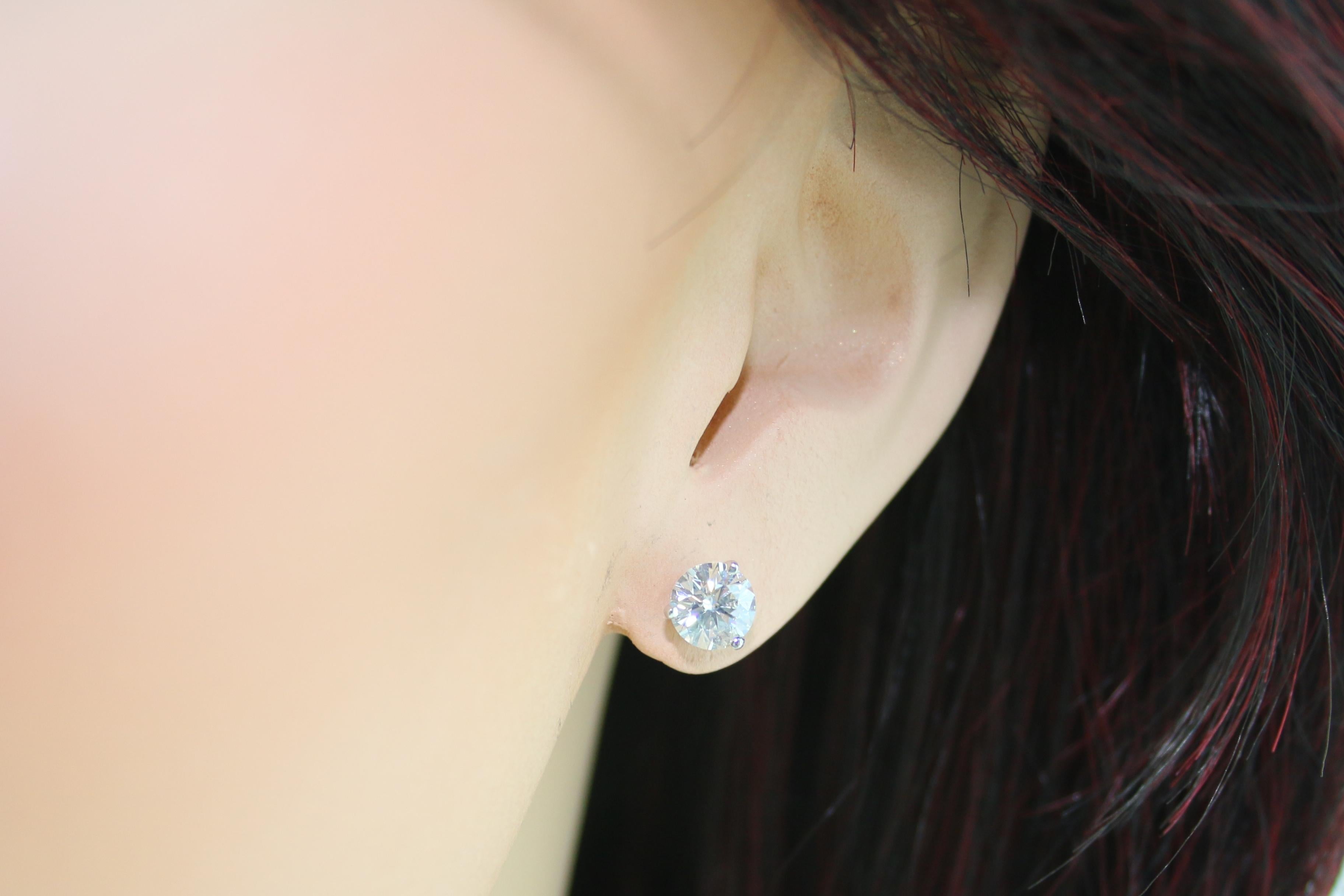 Clous d'oreilles en platine avec diamants ronds de 2,05 carats certifiés GIA G I1/I2 Pour femmes en vente