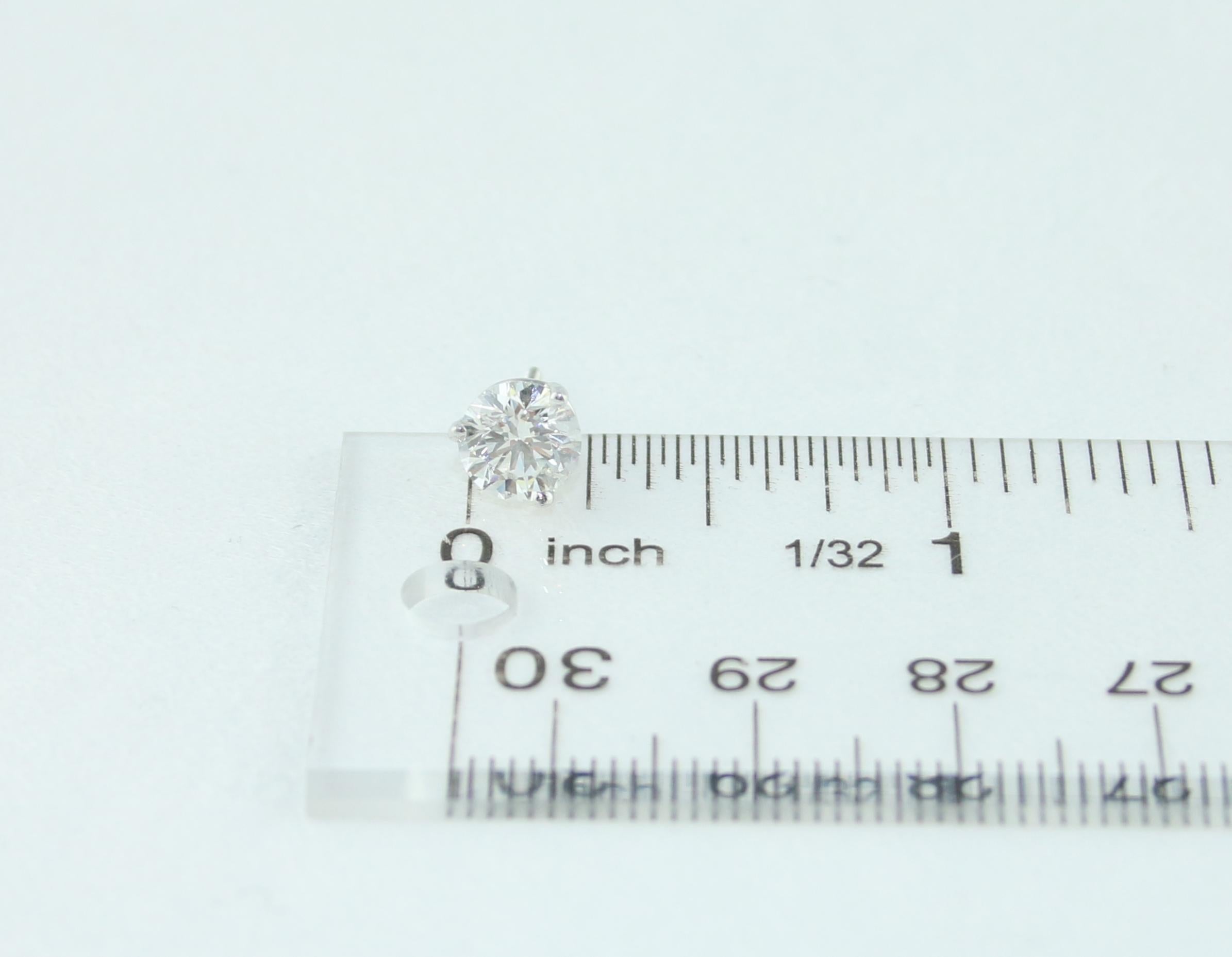 Orecchini in platino con diamante rotondo certificato GIA da 2,05 carati G I1/I2 in vendita 1